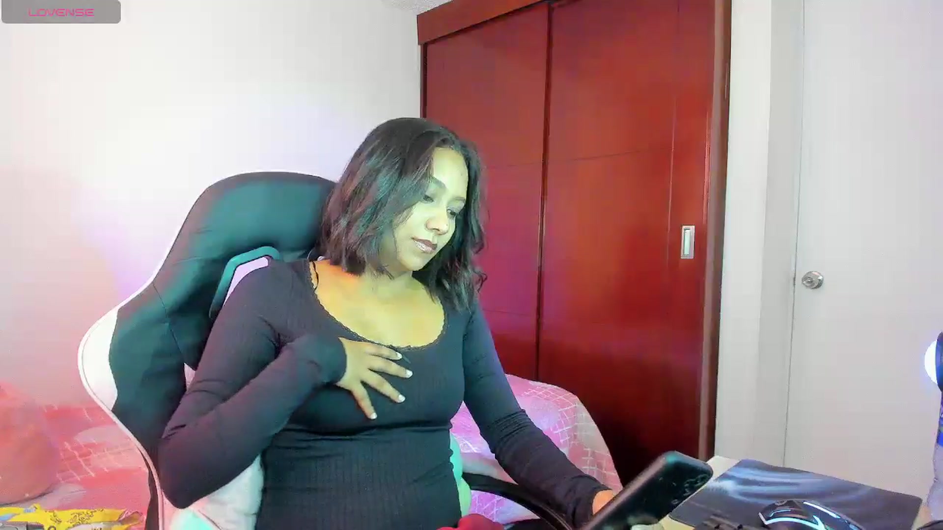 Gallery image thumbnail from AmyLeer_'s myfreecams stream on, 12/23/2025, 22:36 image 7 of 20