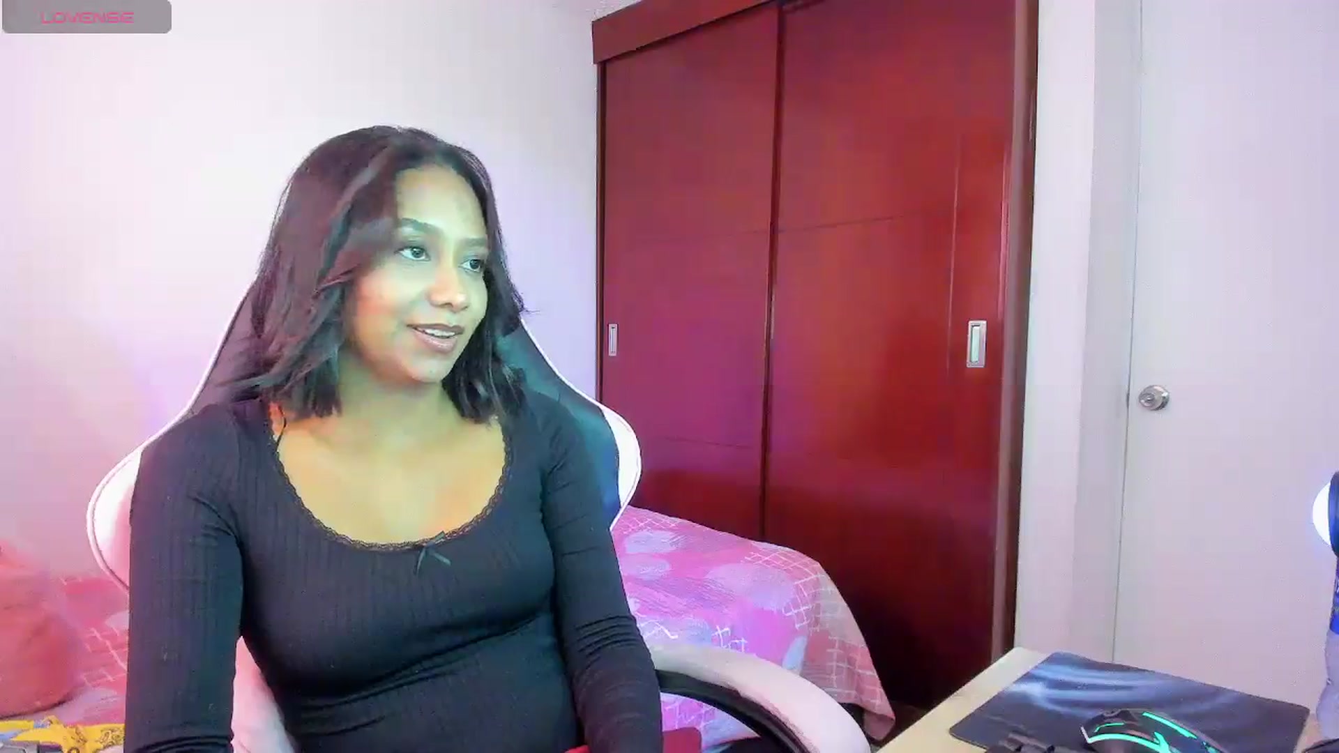 Gallery image thumbnail from AmyLeer_'s myfreecams stream on, 12/23/2025, 22:36 image 5 of 20