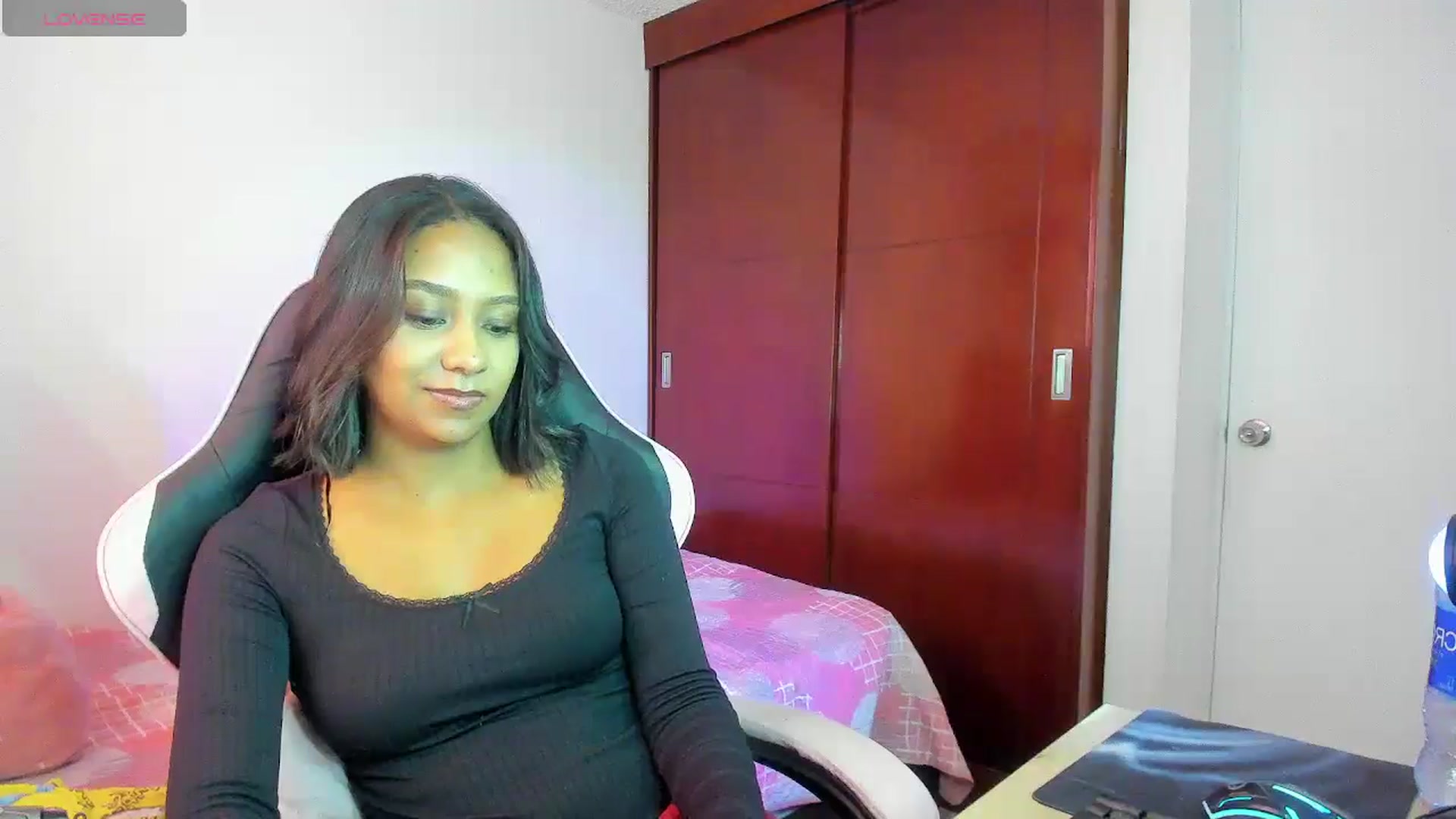Gallery image thumbnail from AmyLeer_'s myfreecams stream on, 12/23/2025, 22:36 image 10 of 20