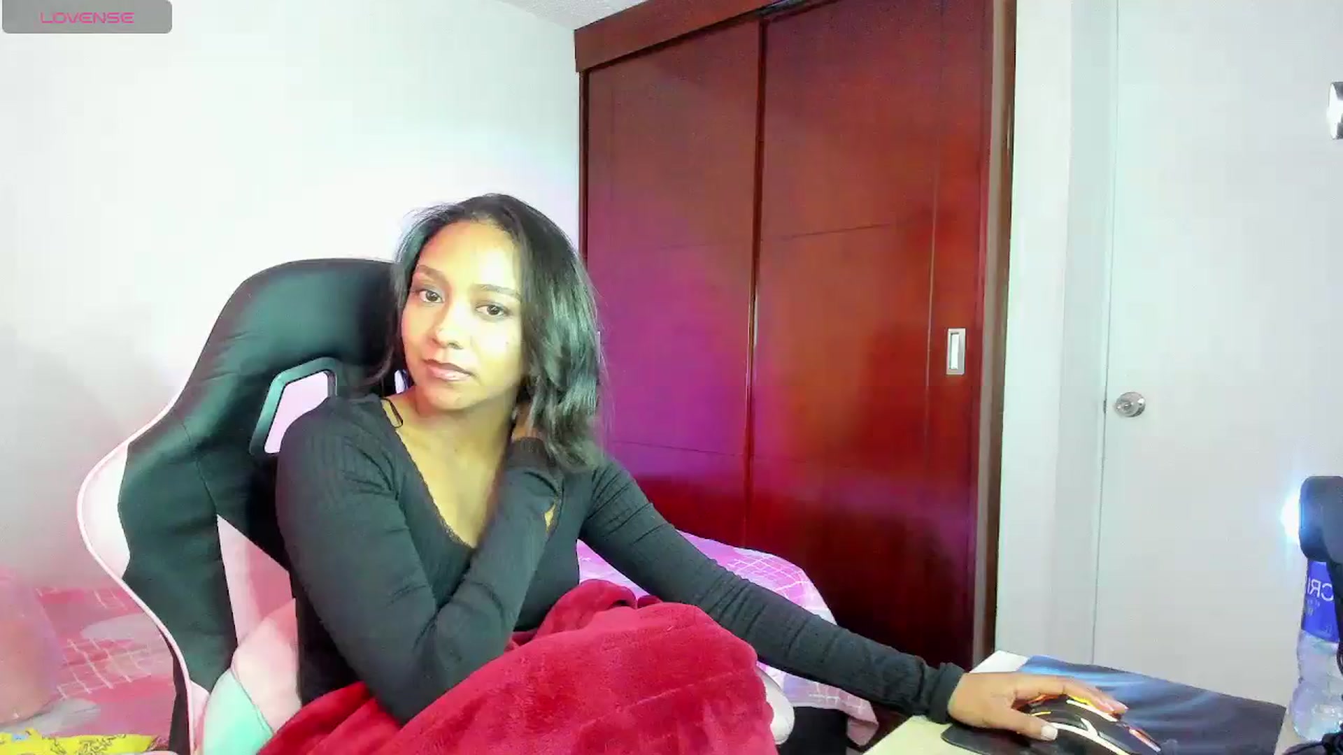 Gallery image thumbnail from AmyLeer_'s myfreecams stream on, 12/23/2025, 22:36 image 19 of 20
