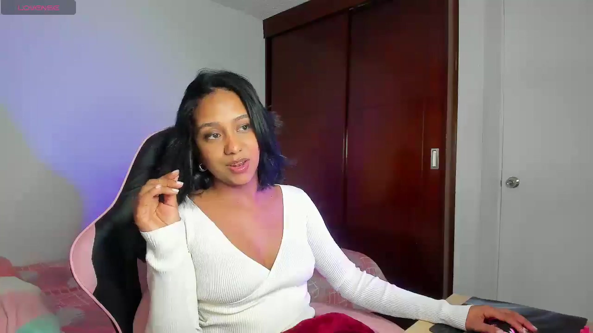 Gallery image thumbnail from AmyLeer_'s myfreecams stream on, 12/28/2025, 23:57 image 17 of 20