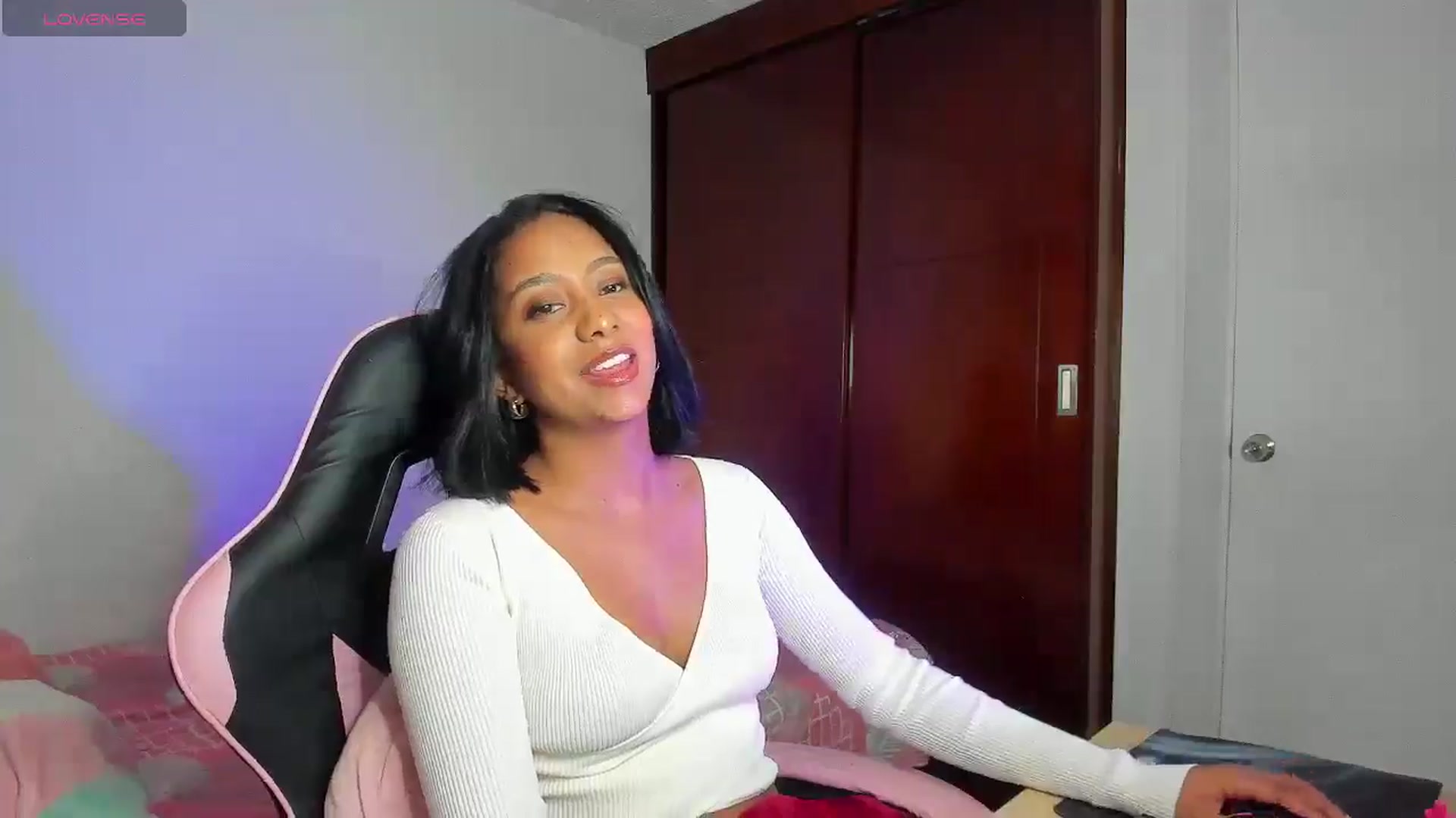 Gallery image thumbnail from AmyLeer_'s myfreecams stream on, 12/28/2025, 23:57 image 16 of 20