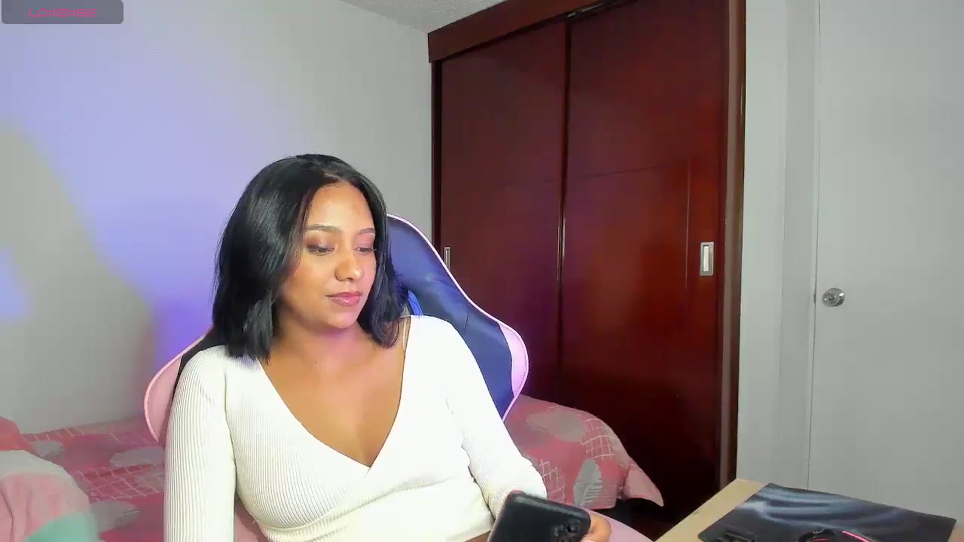 Gallery image thumbnail from AmyLeer_'s myfreecams stream on, 12/28/2025, 23:57 image 6 of 20