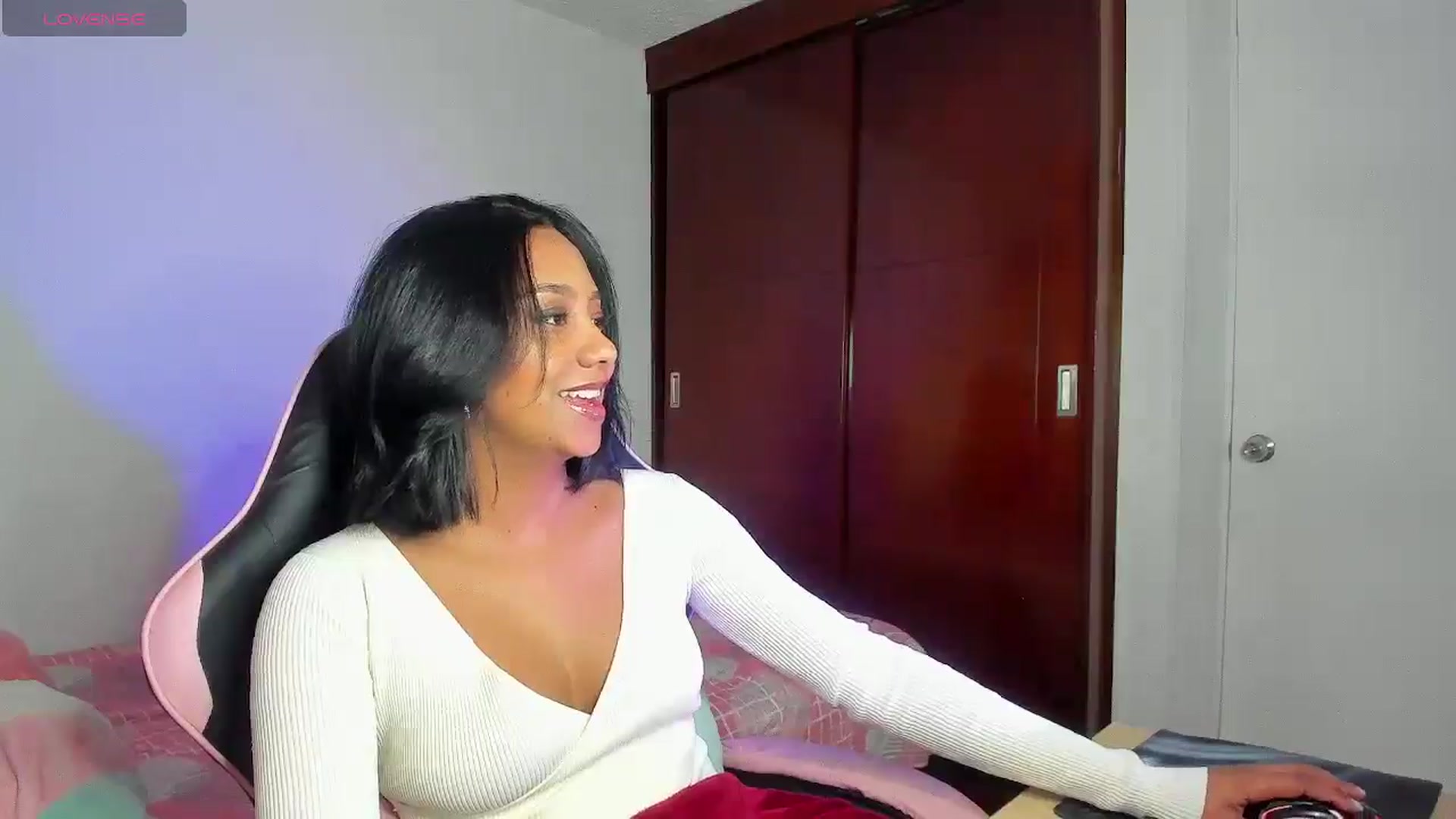Gallery image thumbnail from AmyLeer_'s myfreecams stream on, 12/28/2025, 23:57 image 11 of 20