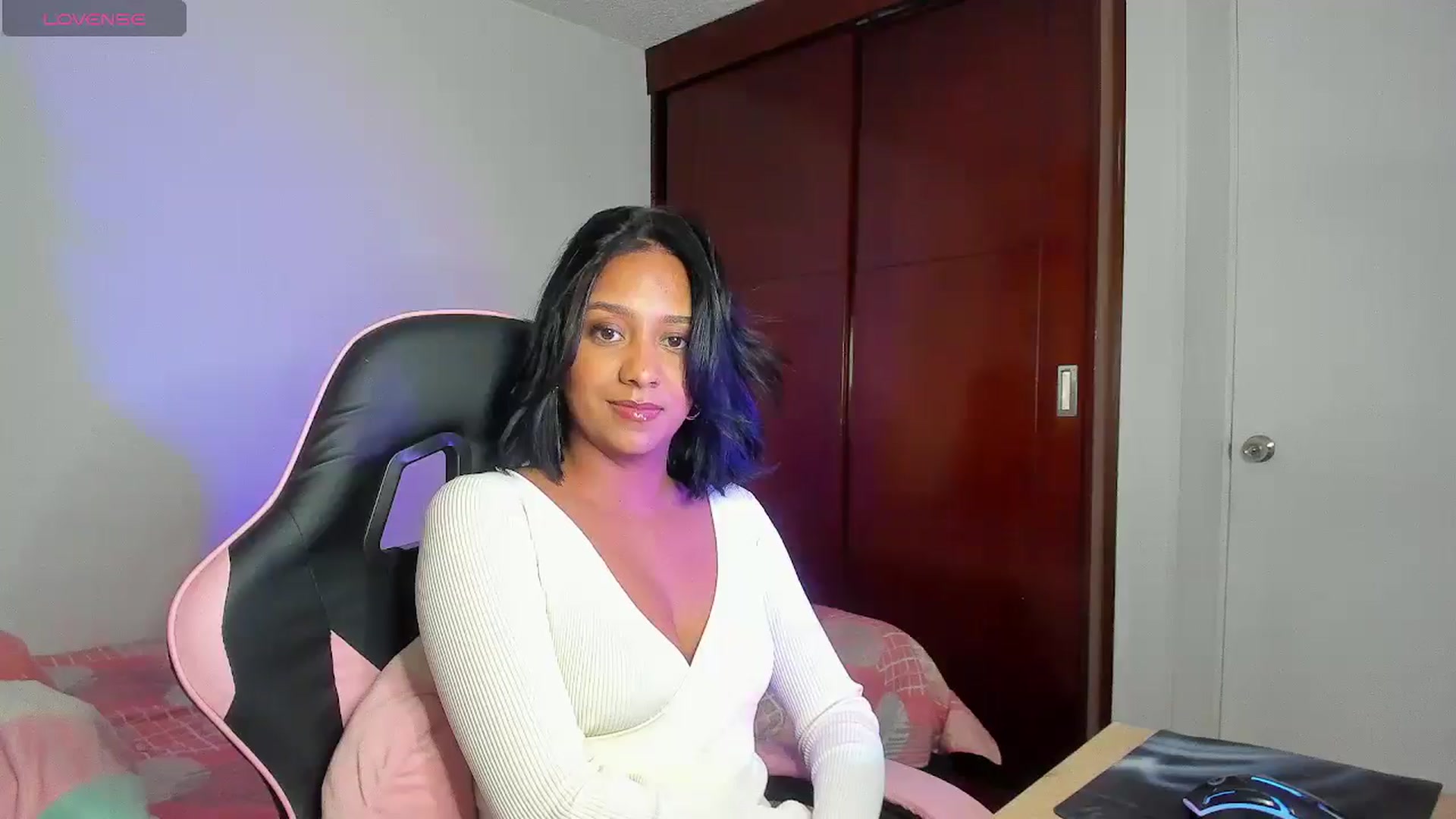 Gallery image thumbnail from AmyLeer_'s myfreecams stream on, 12/28/2025, 23:57 image 13 of 20
