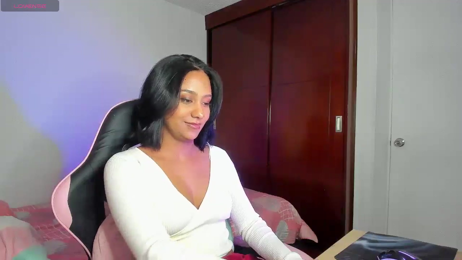 Gallery image thumbnail from AmyLeer_'s myfreecams stream on, 12/28/2025, 23:57 image 8 of 20