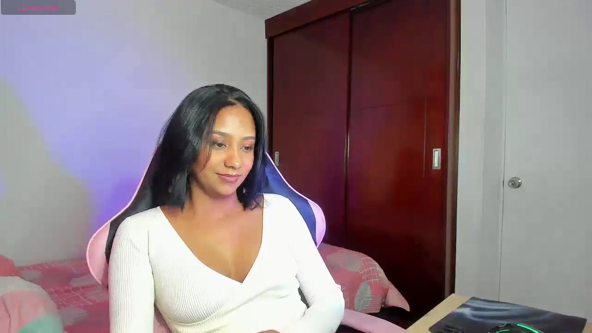 Gallery image thumbnail from AmyLeer_'s myfreecams stream on, 12/28/2025, 23:57 image 2 of 20