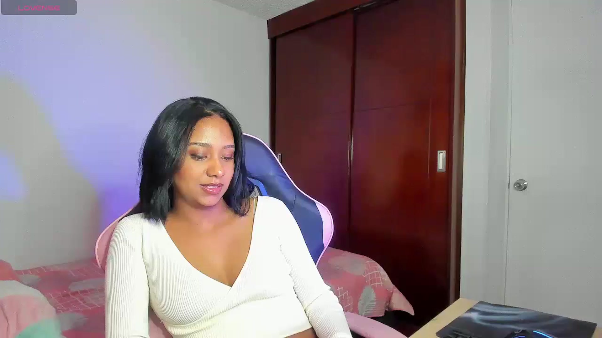 Gallery image thumbnail from AmyLeer_'s myfreecams stream on, 12/28/2025, 23:57 image 5 of 20