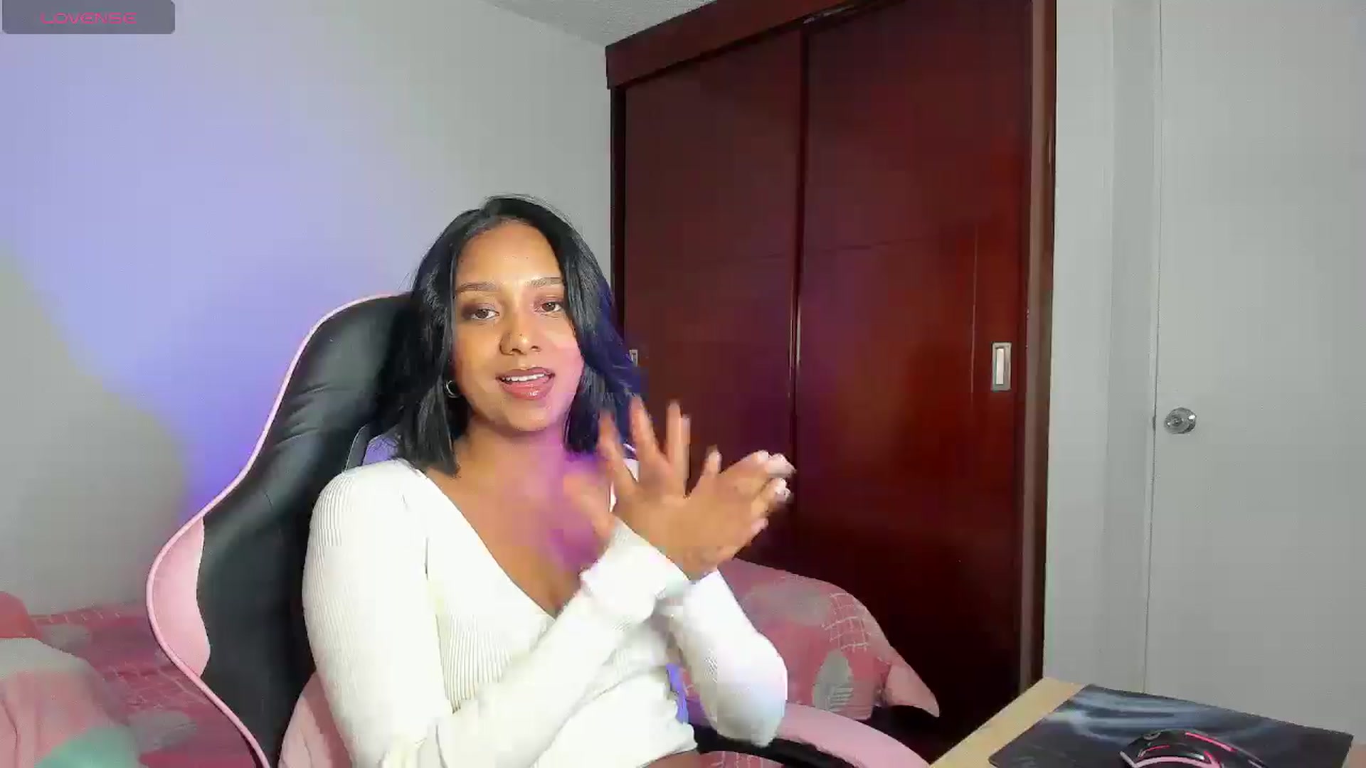 Gallery image thumbnail from AmyLeer_'s myfreecams stream on, 12/28/2025, 23:57 image 14 of 20