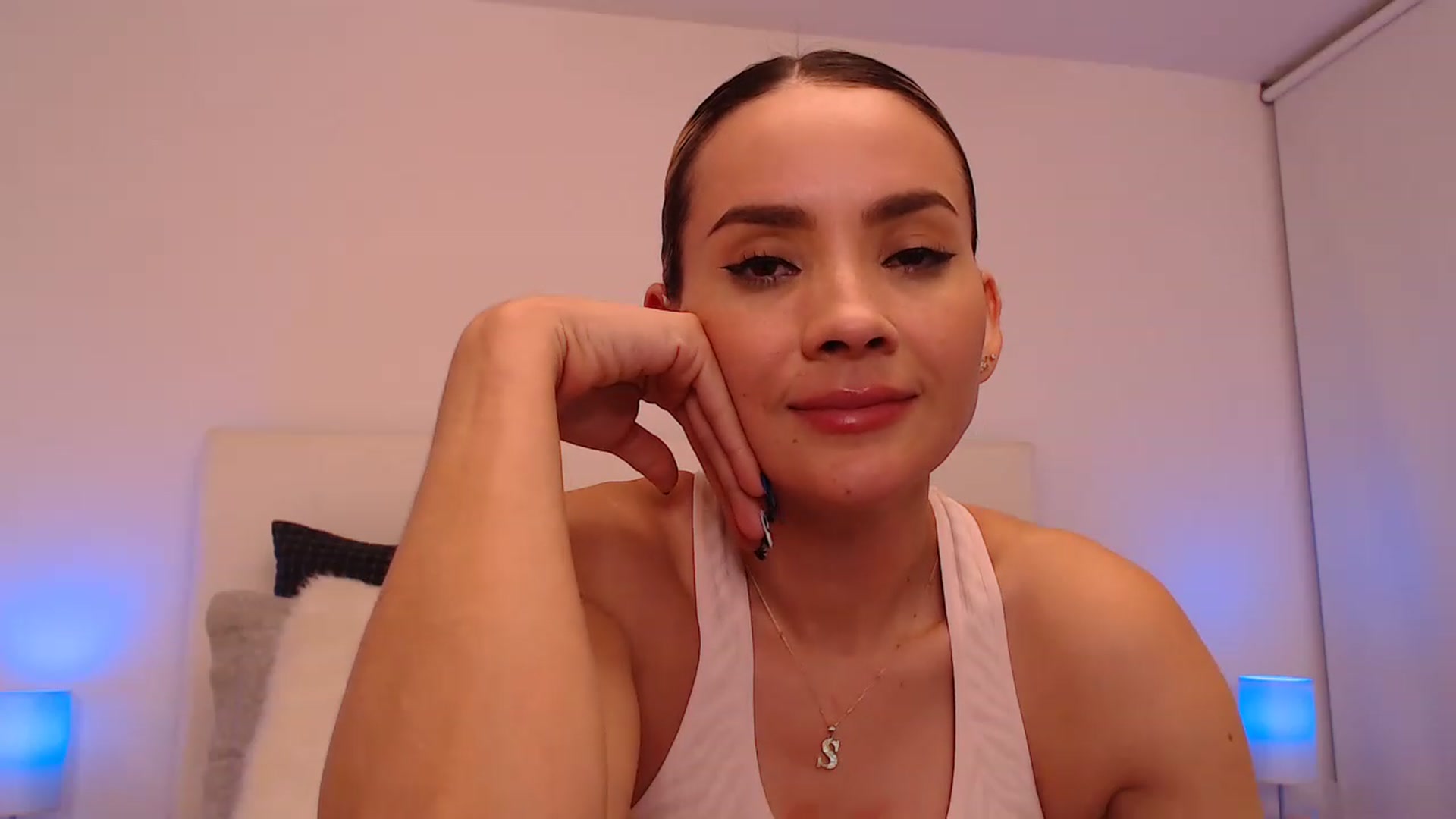 Gallery image thumbnail from AmyLi's myfreecams stream on, 12/15/2022, 06:01 image 4 of 20