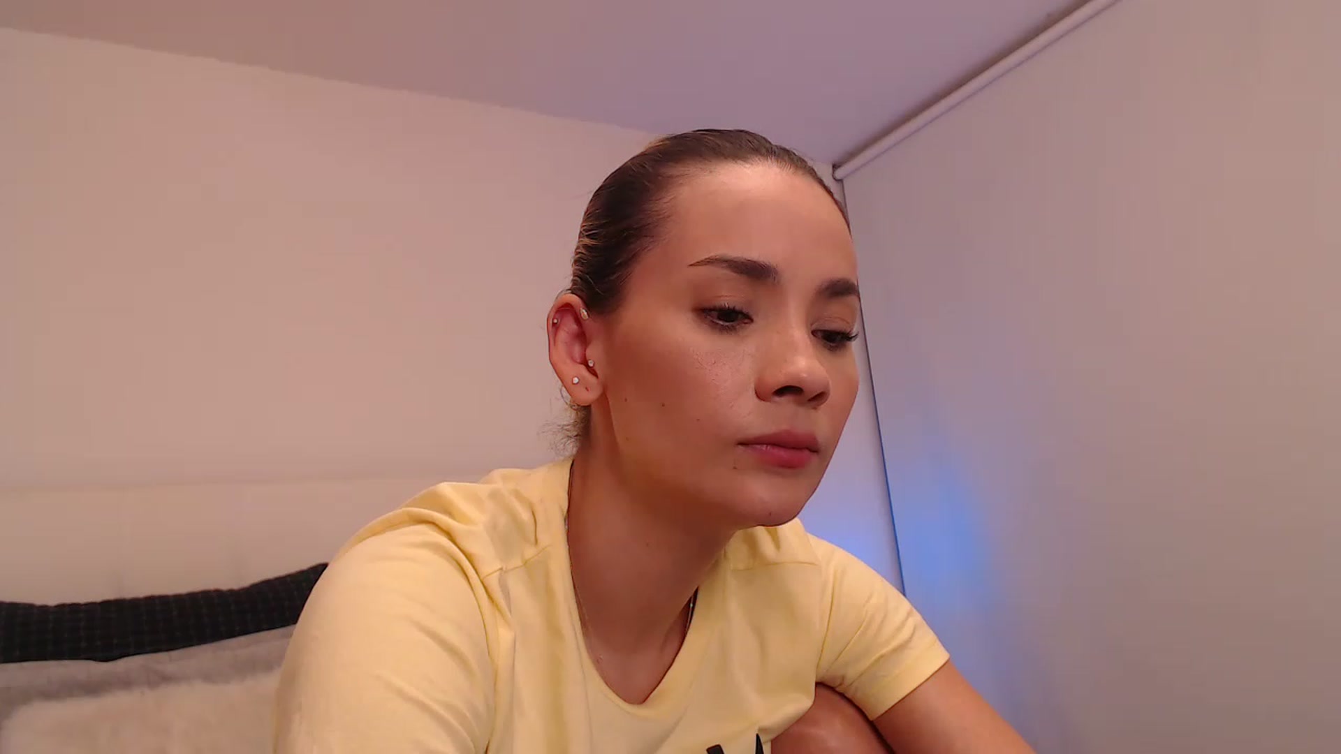 Gallery image thumbnail from AmyLi's myfreecams stream on, 12/31/2022, 07:36 image 3 of 20