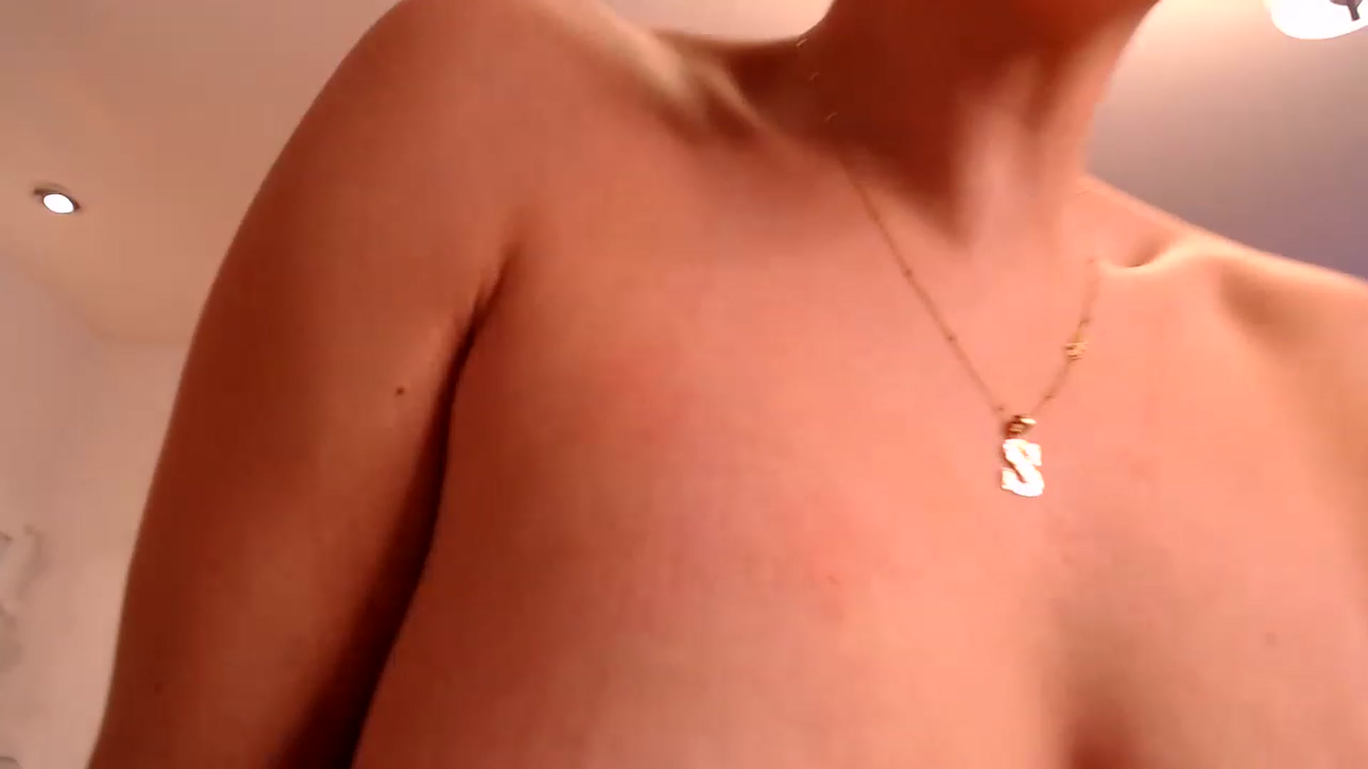 Gallery image thumbnail from AmyLi's myfreecams stream on, 01/06/2023, 07:44 image 7 of 20