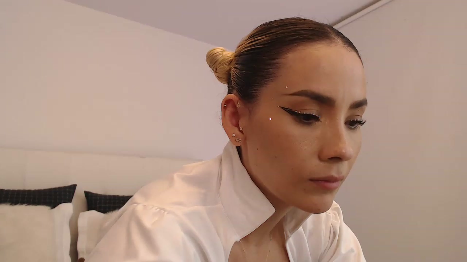 Gallery image thumbnail from AmyLi's myfreecams stream on, 01/15/2023, 08:22 image 6 of 20