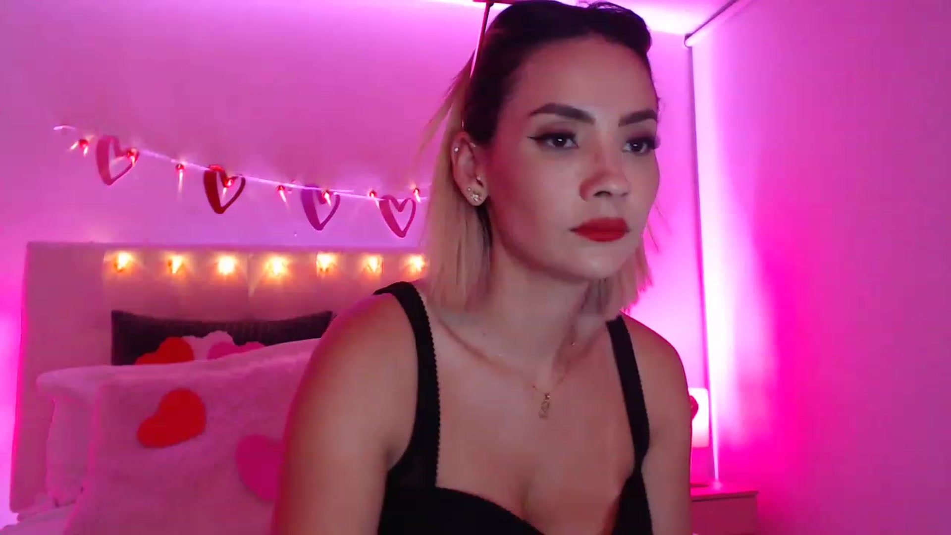 Gallery image thumbnail from AmyLi's myfreecams stream on, 02/15/2023, 07:00 image 4 of 20