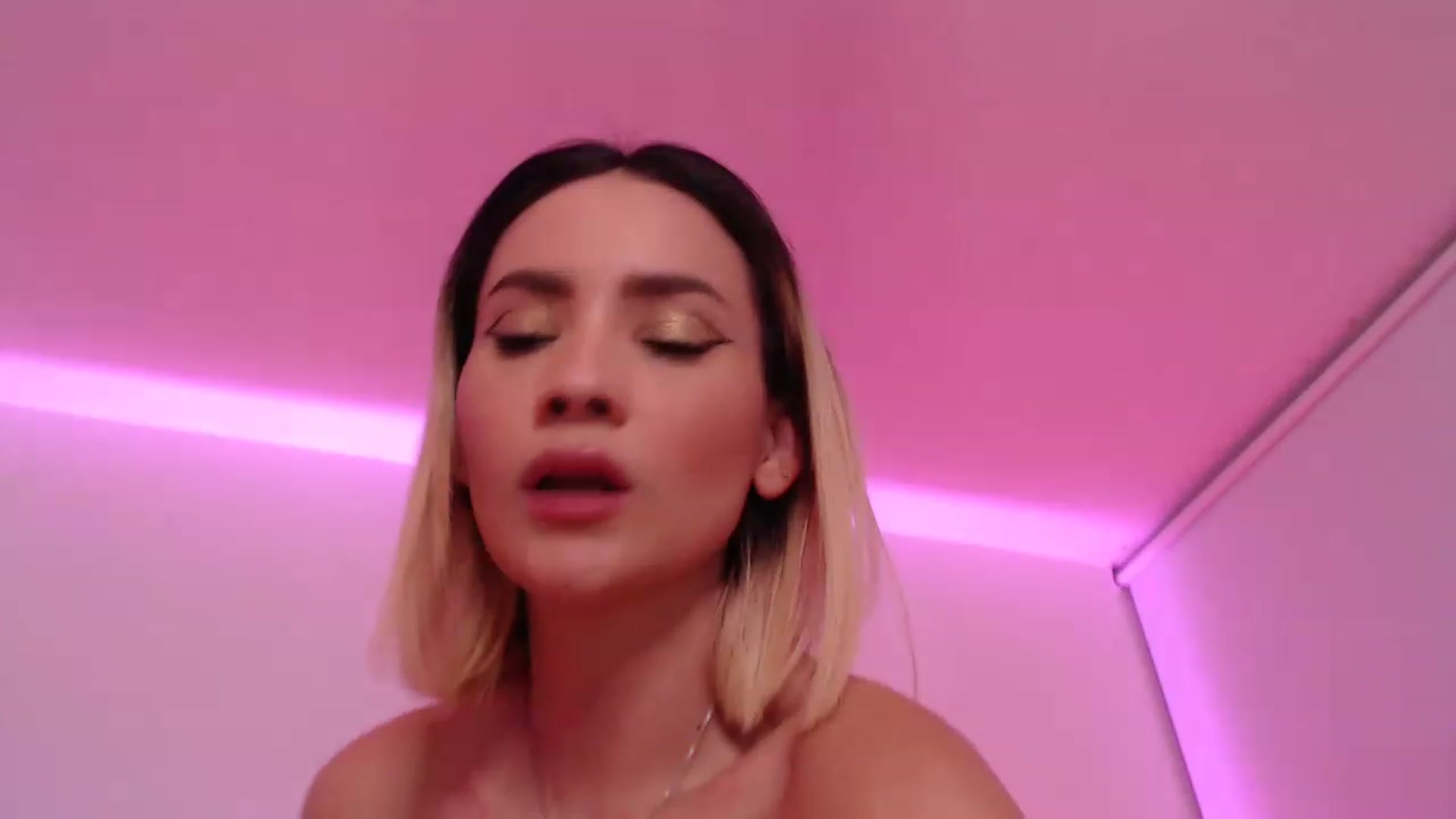 Gallery image thumbnail from AmyLi's myfreecams stream on, 03/31/2023, 05:14 image 12 of 20