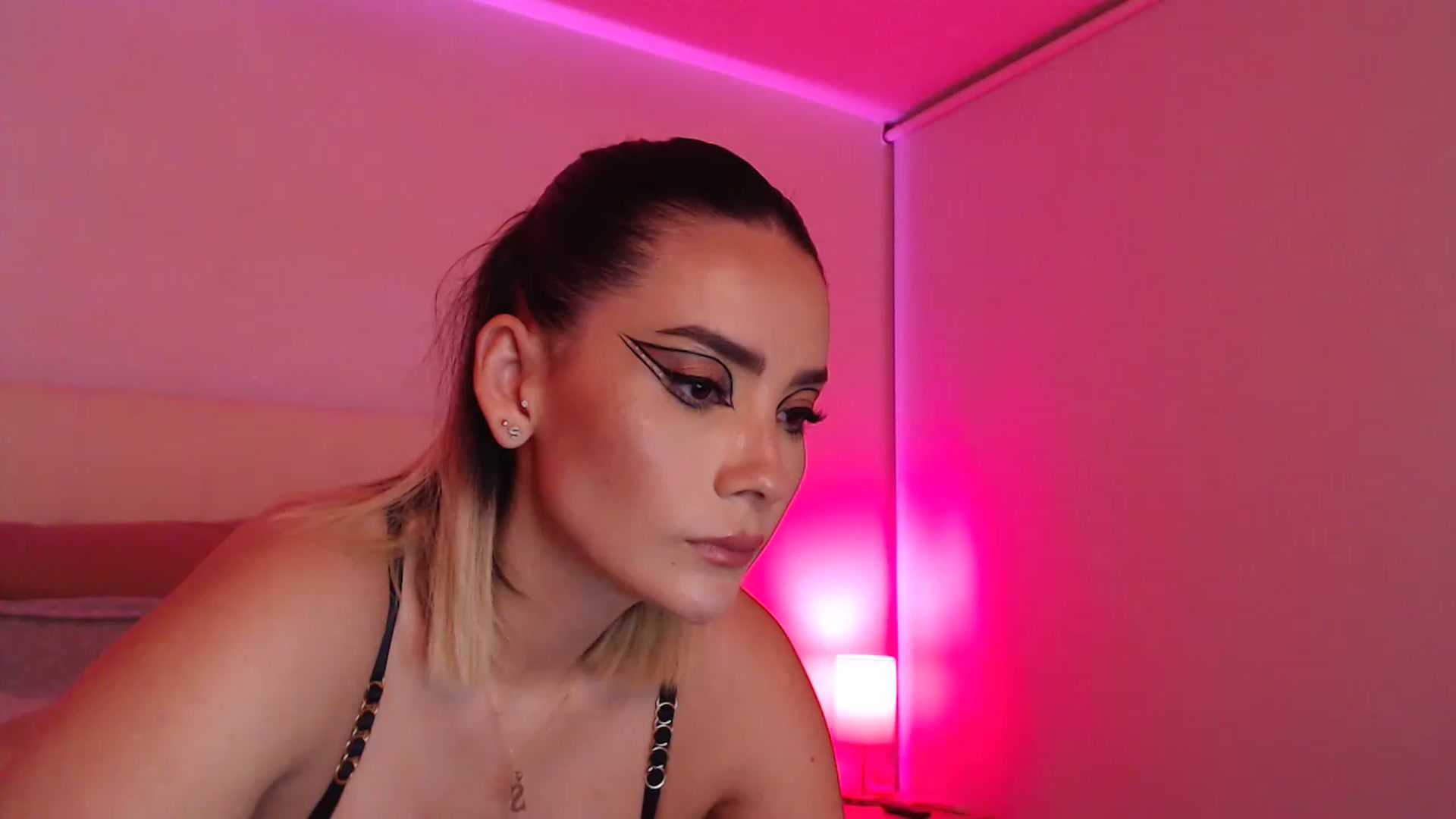 Gallery image thumbnail from AmyLi's myfreecams stream on, 05/01/2023, 06:44 image 14 of 20