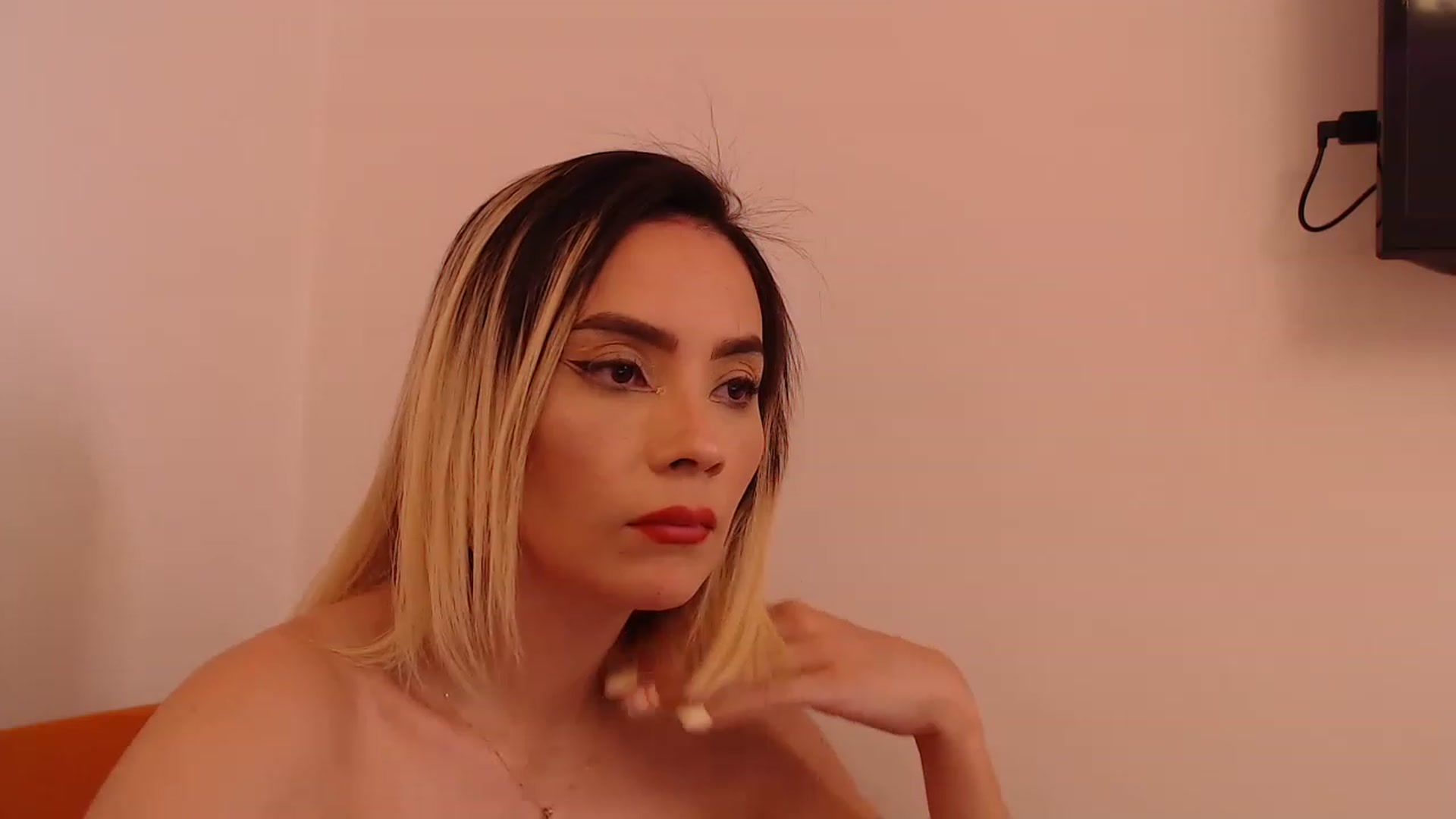 Gallery image thumbnail from AmyLi's myfreecams stream on, 05/20/2023, 06:27 image 19 of 20