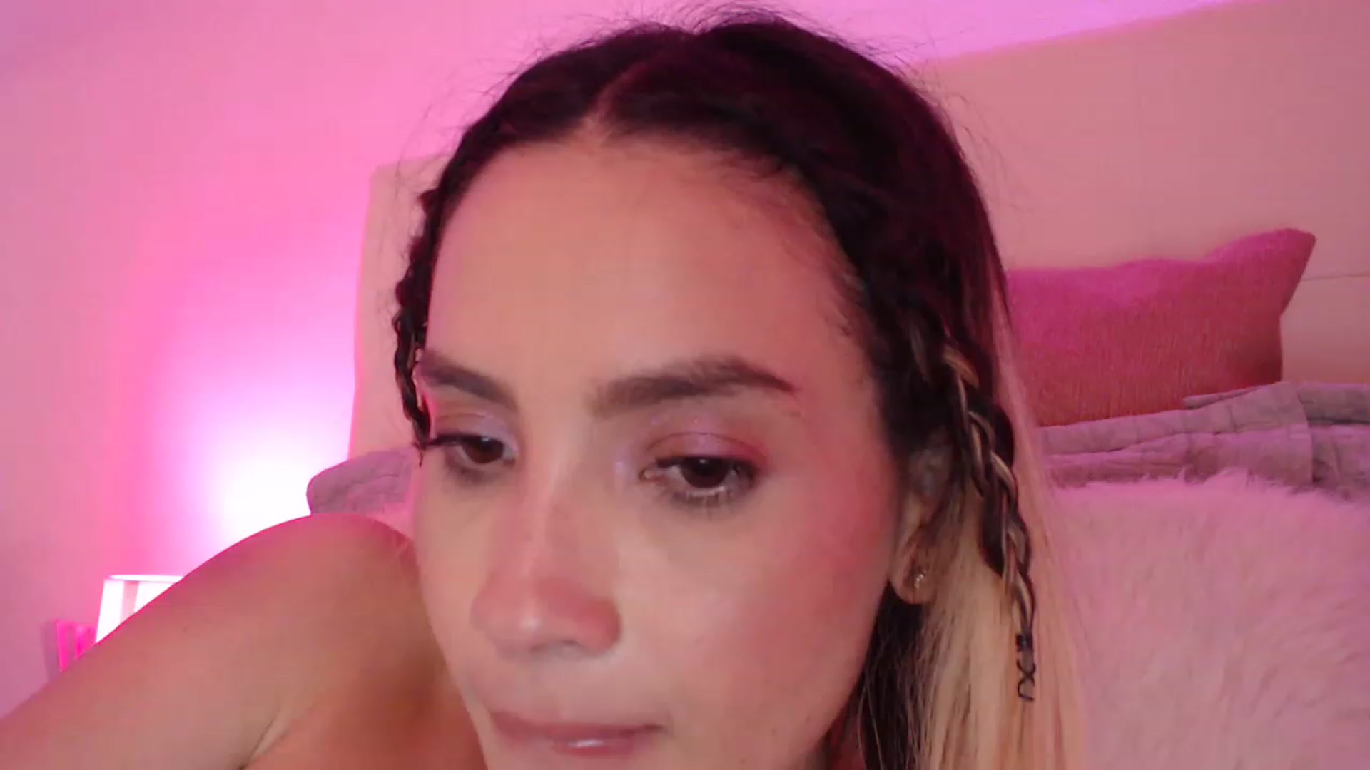 Gallery image thumbnail from AmyLi's myfreecams stream on, 05/21/2023, 07:14 image 8 of 20