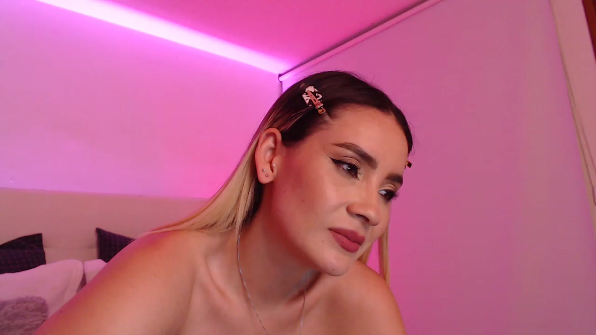 Gallery image thumbnail from AmyLi's myfreecams stream on, 06/12/2023, 06:59 image 20 of 20