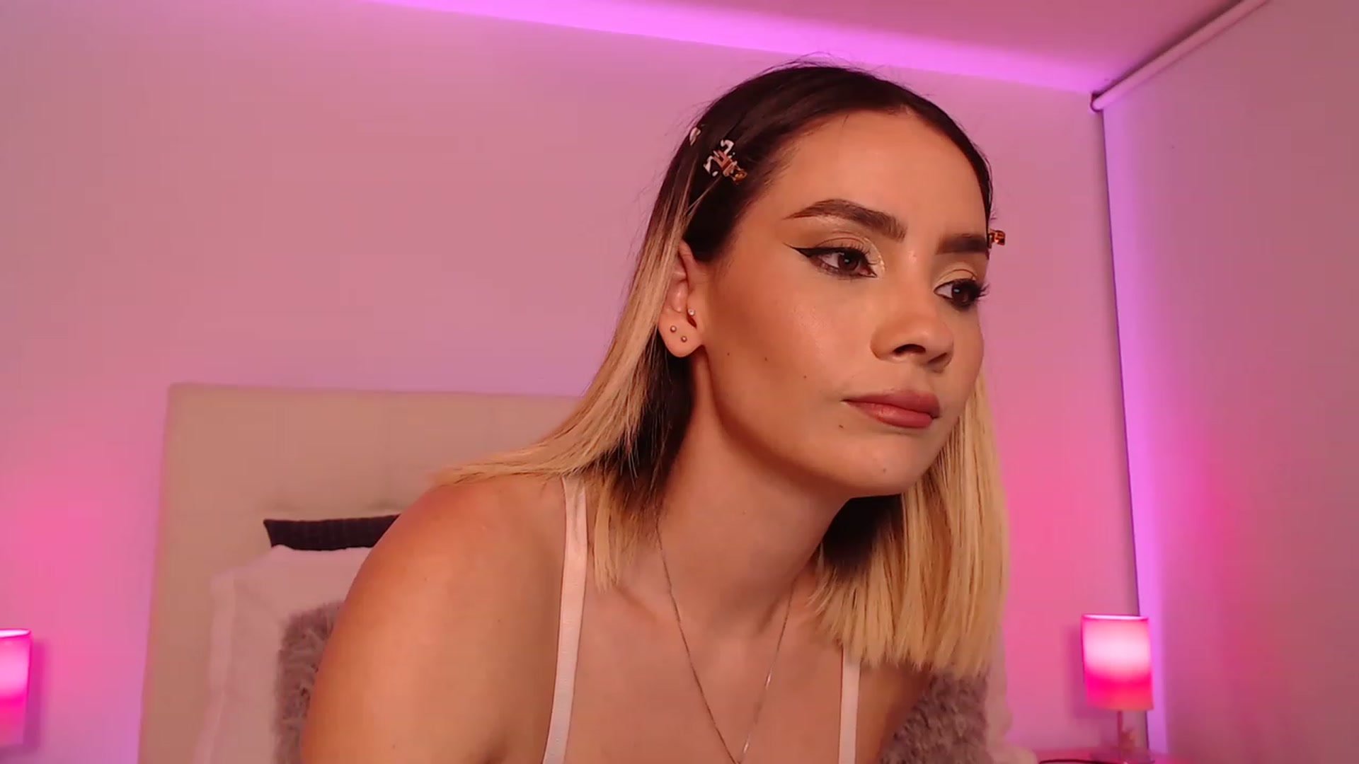Gallery image thumbnail from AmyLi's myfreecams stream on, 06/12/2023, 06:59 image 4 of 20