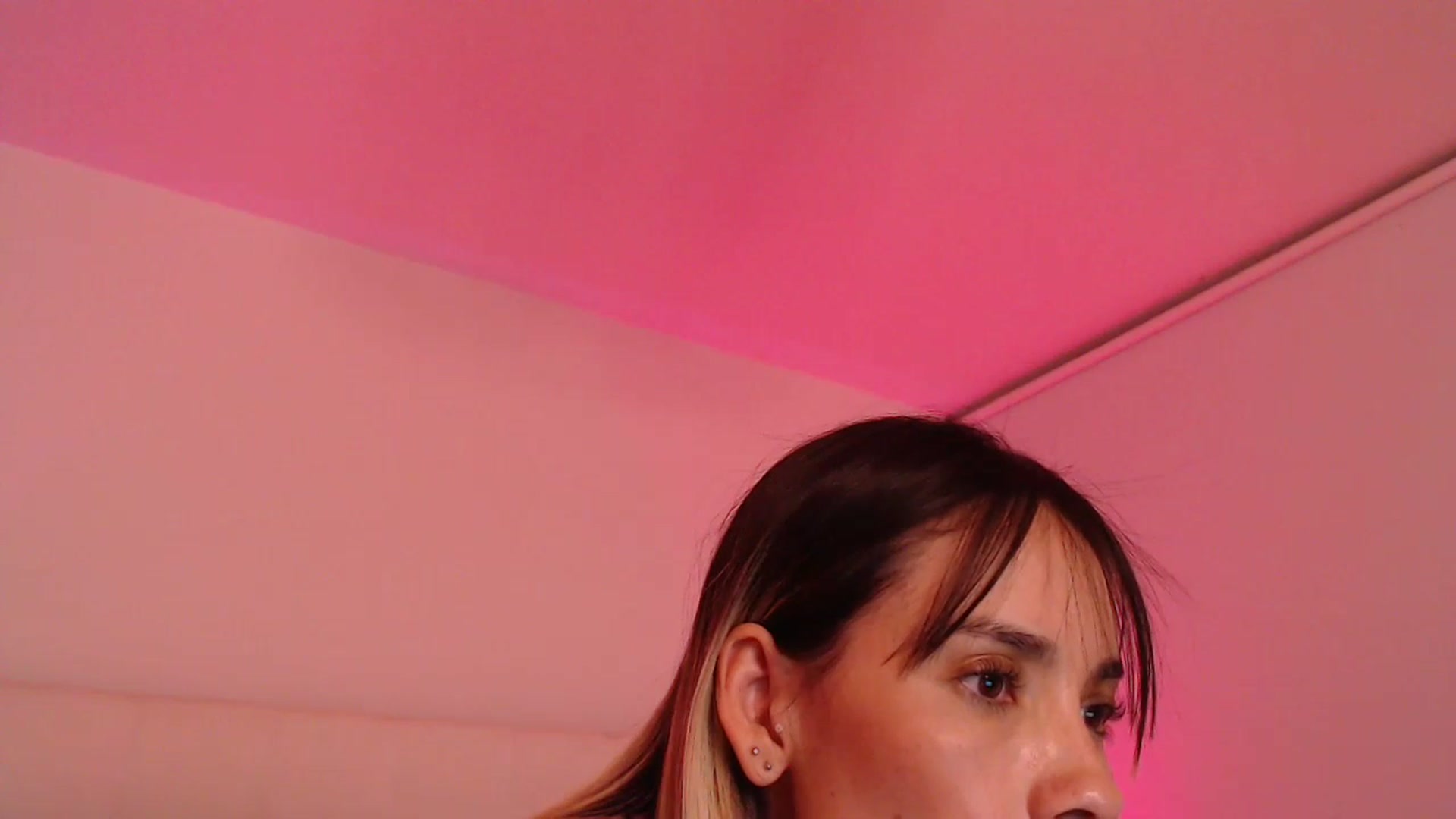 Gallery image thumbnail from AmyLi's myfreecams stream on, 07/07/2023, 05:15 image 18 of 20