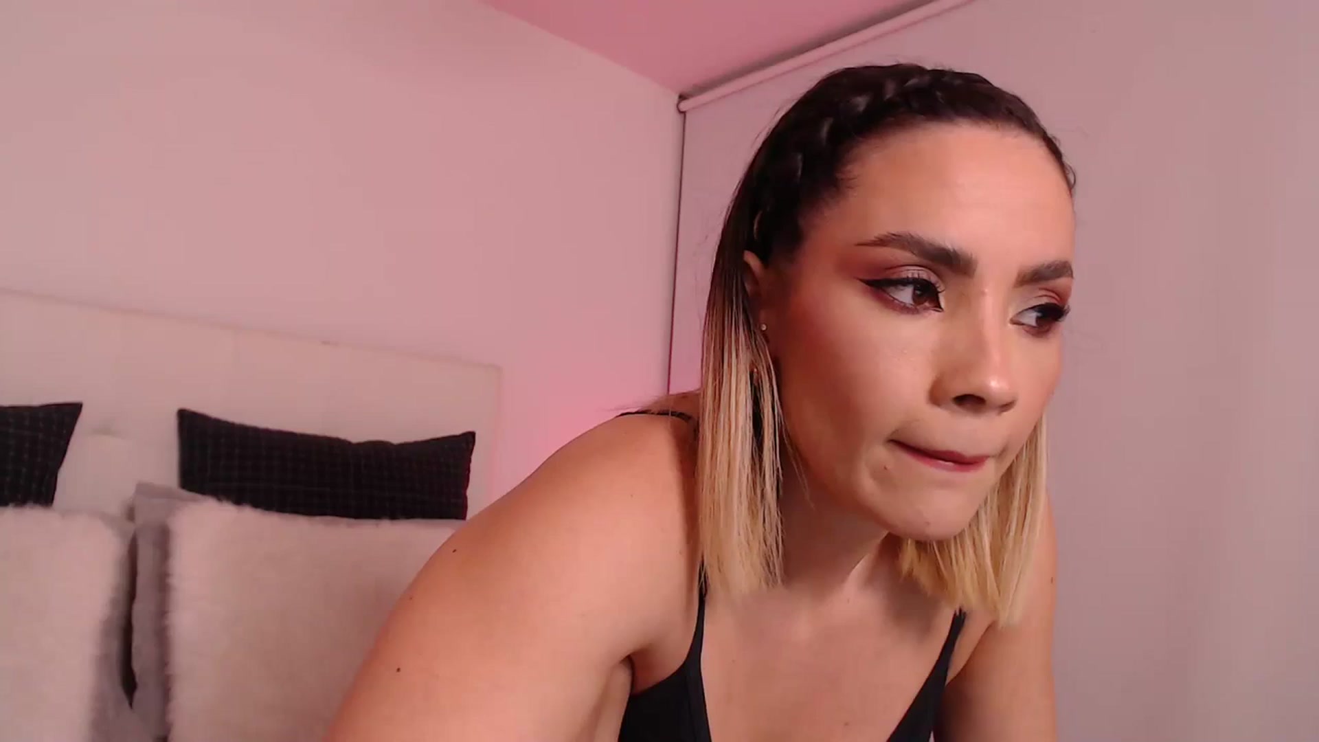 Gallery image thumbnail from AmyLi's myfreecams stream on, 09/04/2023, 05:07 image 9 of 20