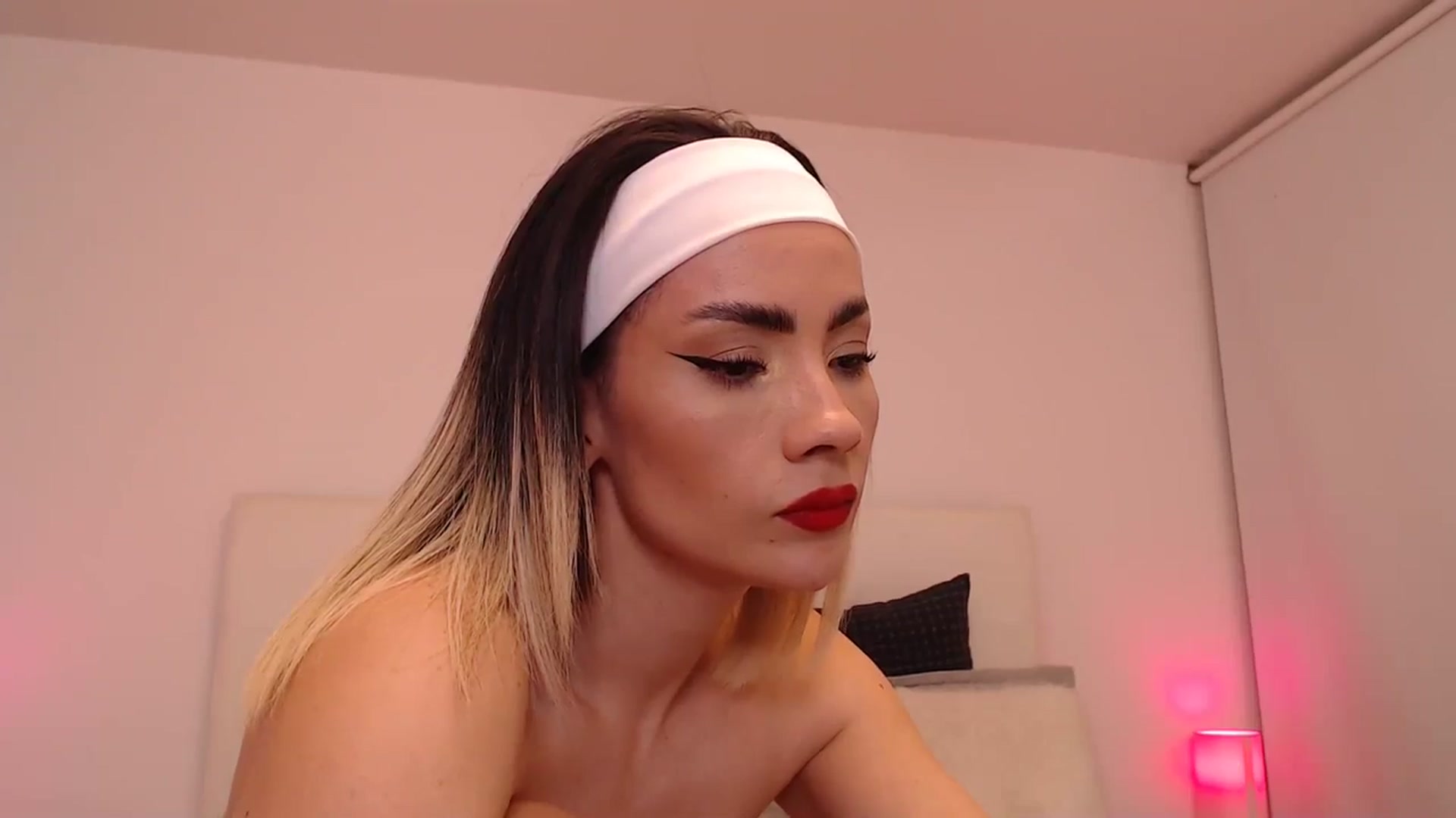 Gallery image thumbnail from AmyLi's myfreecams stream on, 10/14/2023, 07:19 image 2 of 20