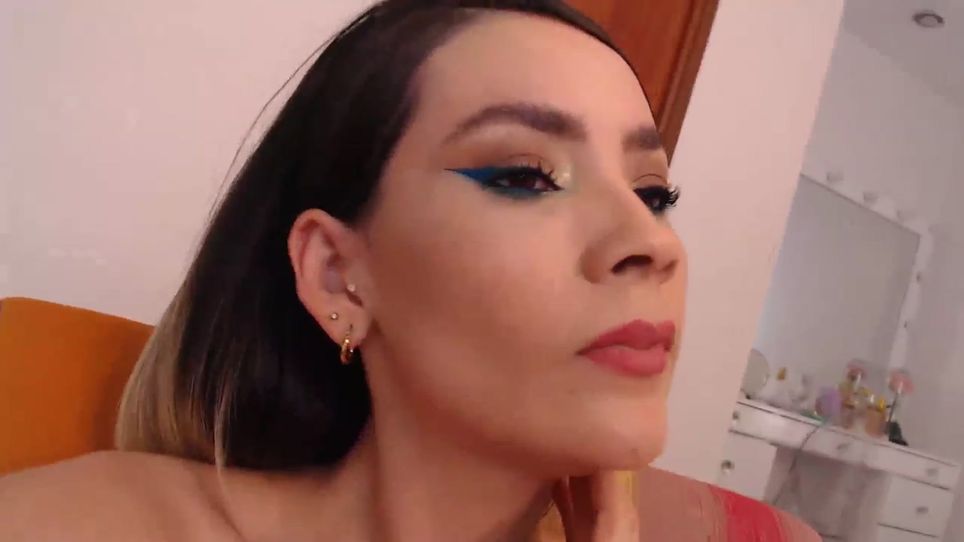Gallery image thumbnail from AmyLi's myfreecams stream on, 10/22/2023, 06:56 image 12 of 20
