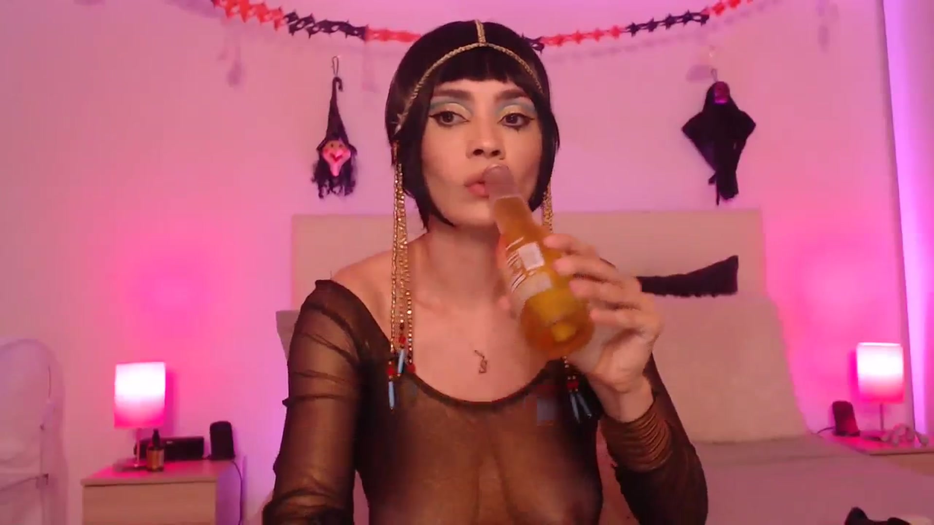 Gallery image thumbnail from AmyLi's myfreecams stream on, 10/31/2023, 07:15 image 5 of 20