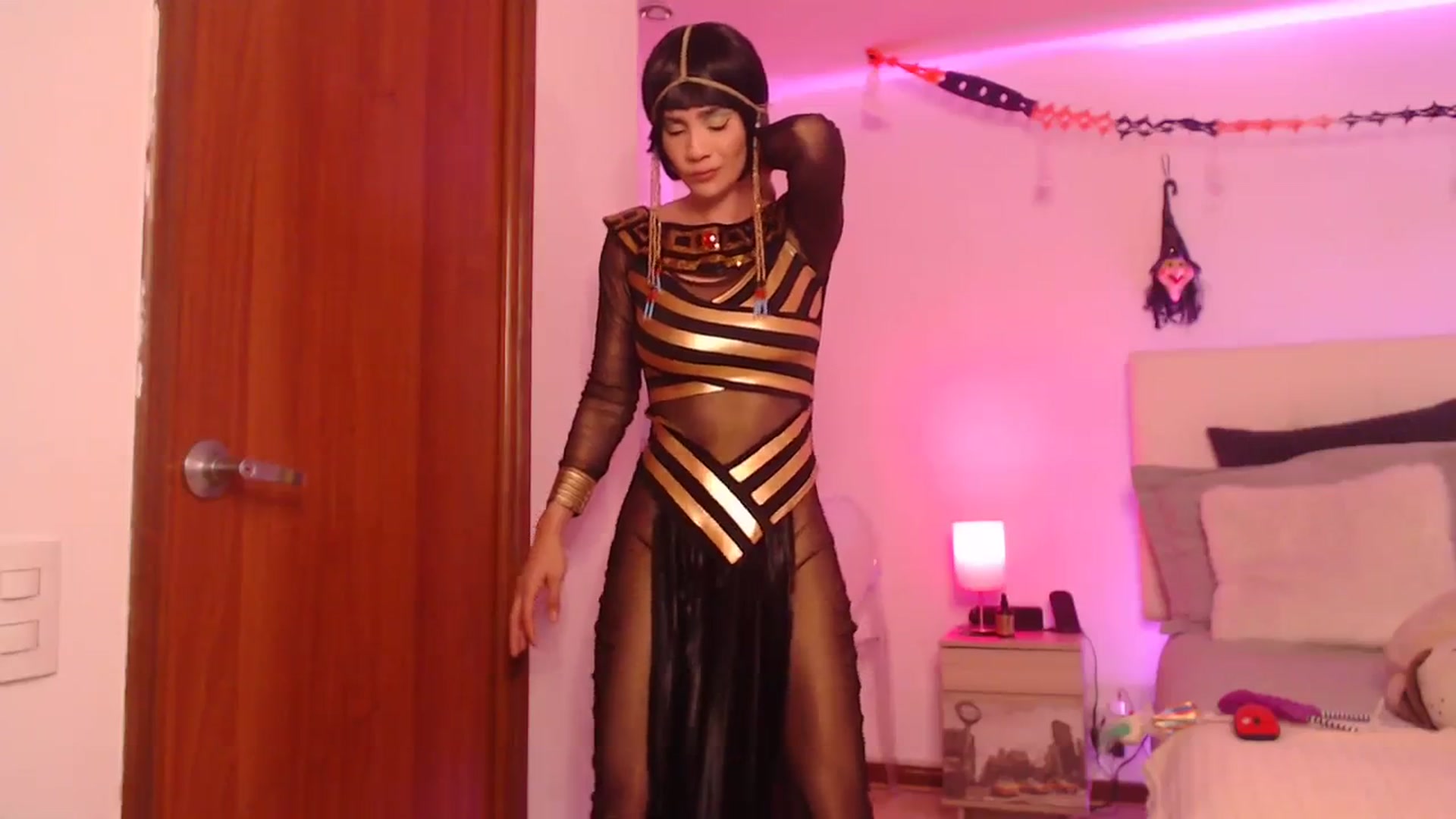Gallery image thumbnail from AmyLi's myfreecams stream on, 10/31/2023, 07:15 image 12 of 20