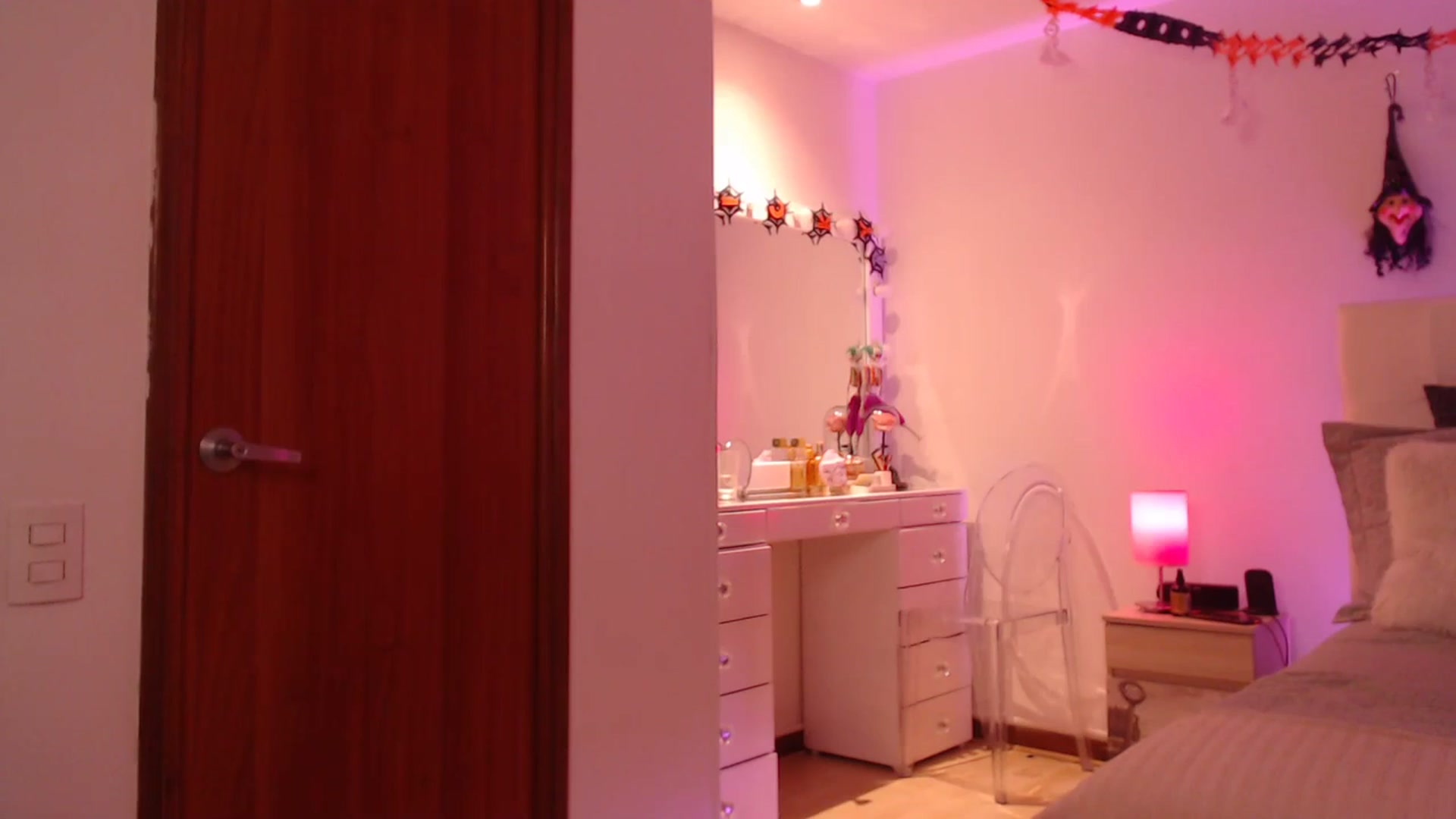 Gallery image thumbnail from AmyLi's myfreecams stream on, 10/31/2023, 07:15 image 3 of 20