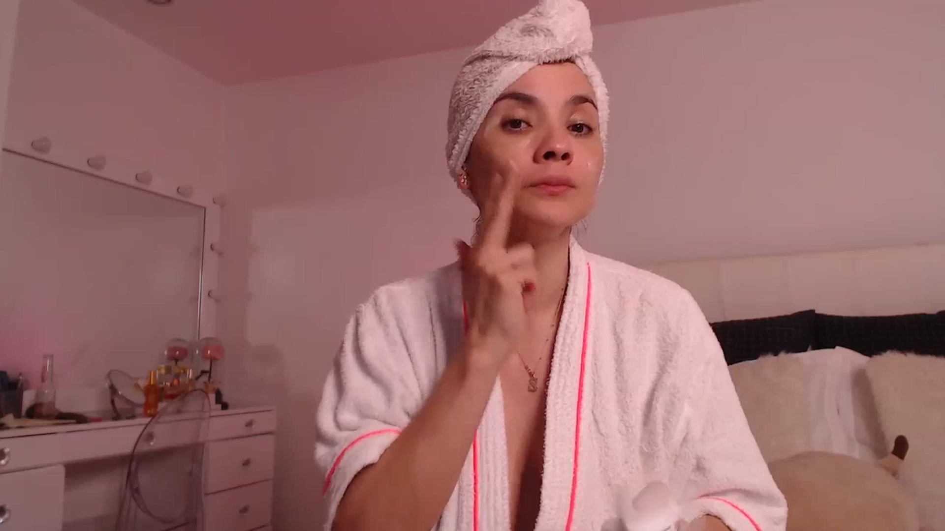 Gallery image thumbnail from AmyLi's myfreecams stream on, 11/15/2023, 07:01 image 13 of 20