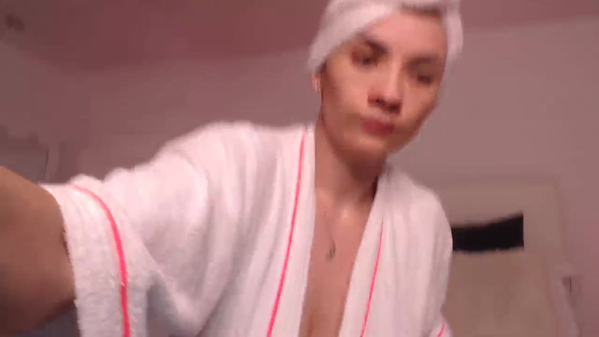 Gallery image thumbnail from AmyLi's myfreecams stream on, 11/15/2023, 07:01 image 9 of 20