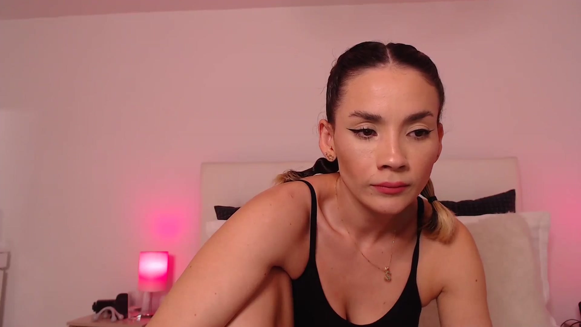 Gallery image thumbnail from AmyLi's myfreecams stream on, 11/16/2023, 06:58 image 7 of 20