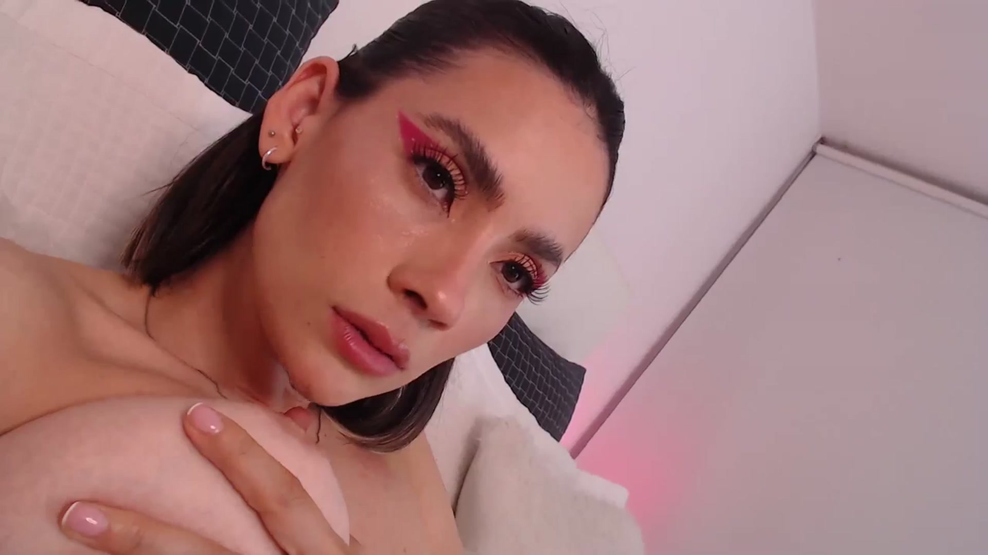Gallery image thumbnail from AmyLi's myfreecams stream on, 11/29/2023, 06:42 image 9 of 20