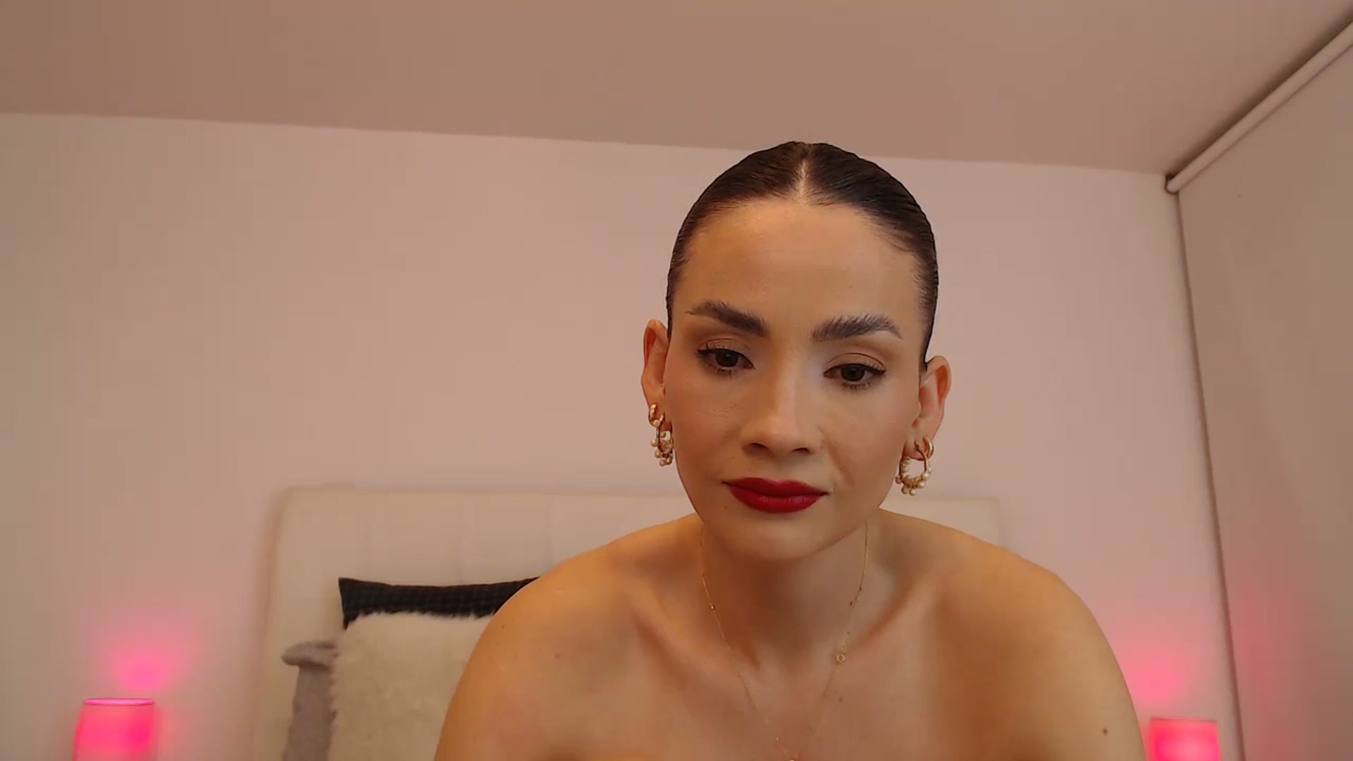 Gallery image thumbnail from AmyLi's myfreecams stream on, 02/07/2024, 07:04 image 11 of 20