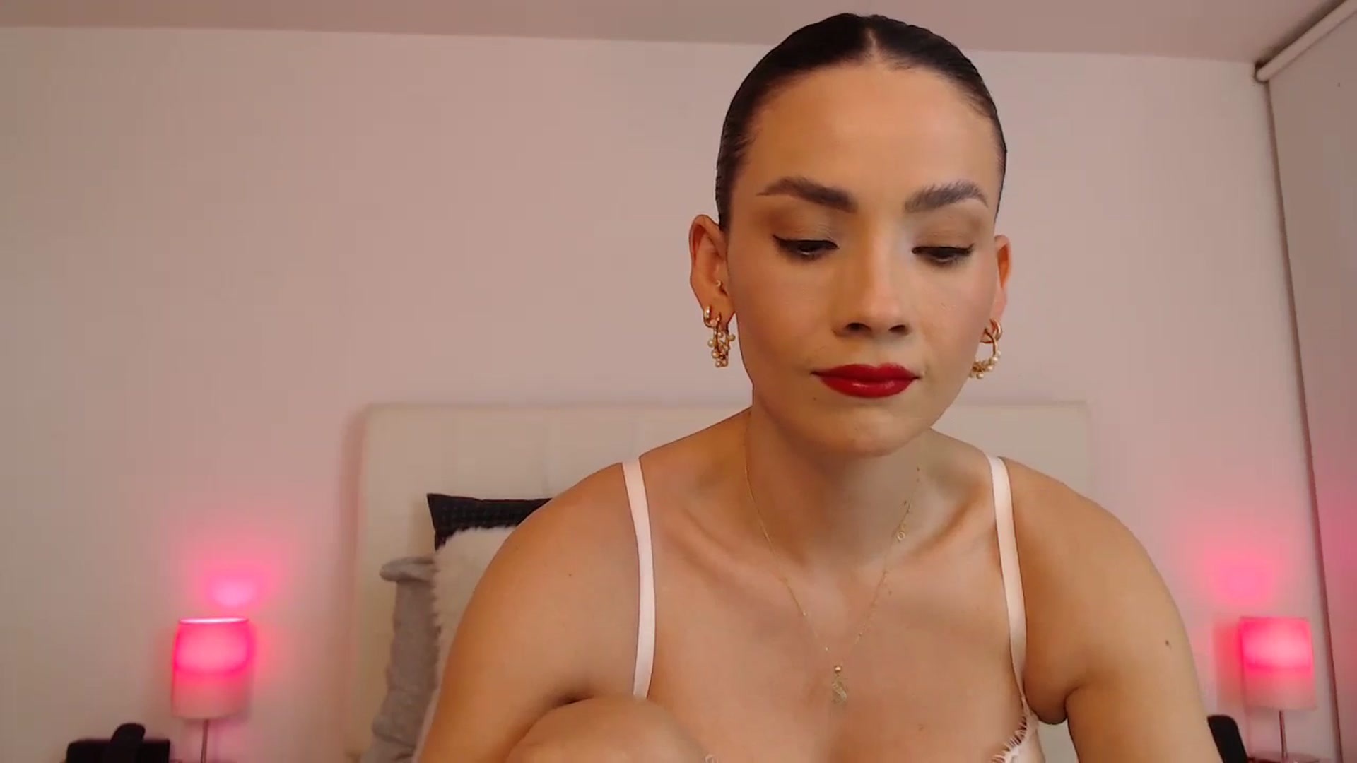Gallery image thumbnail from AmyLi's myfreecams stream on, 02/07/2024, 07:04 image 2 of 20