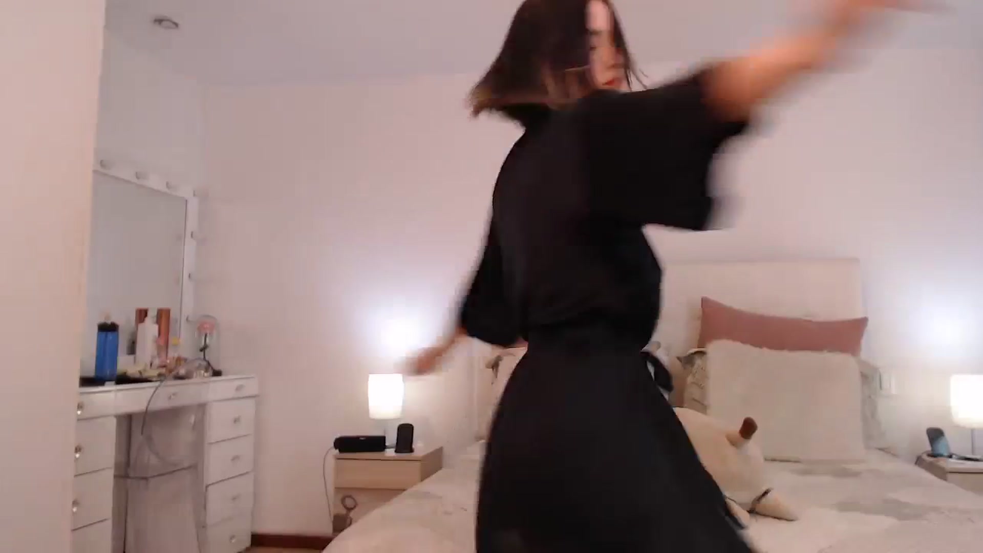 Gallery image thumbnail from AmyLi's myfreecams stream on, 04/07/2024, 07:28 image 12 of 20