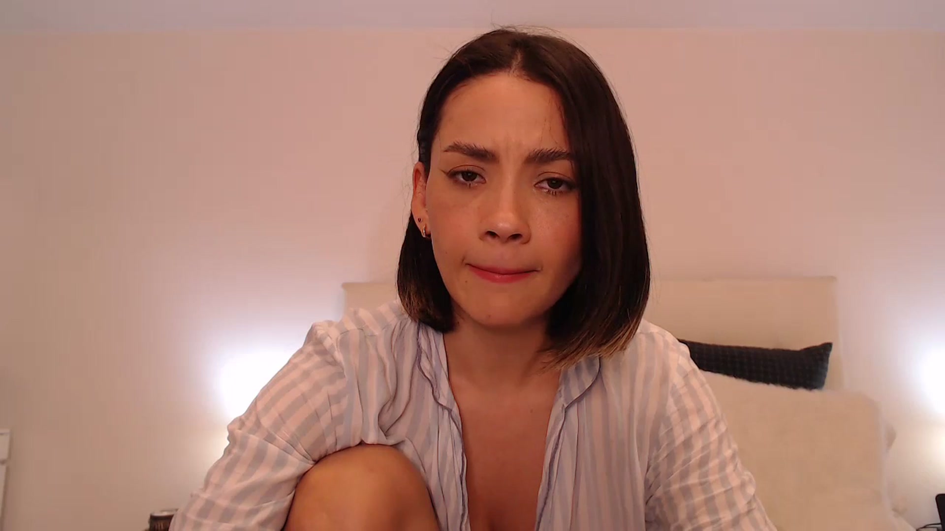 Gallery image thumbnail from AmyLi's myfreecams stream on, 05/16/2024, 07:19 image 2 of 20