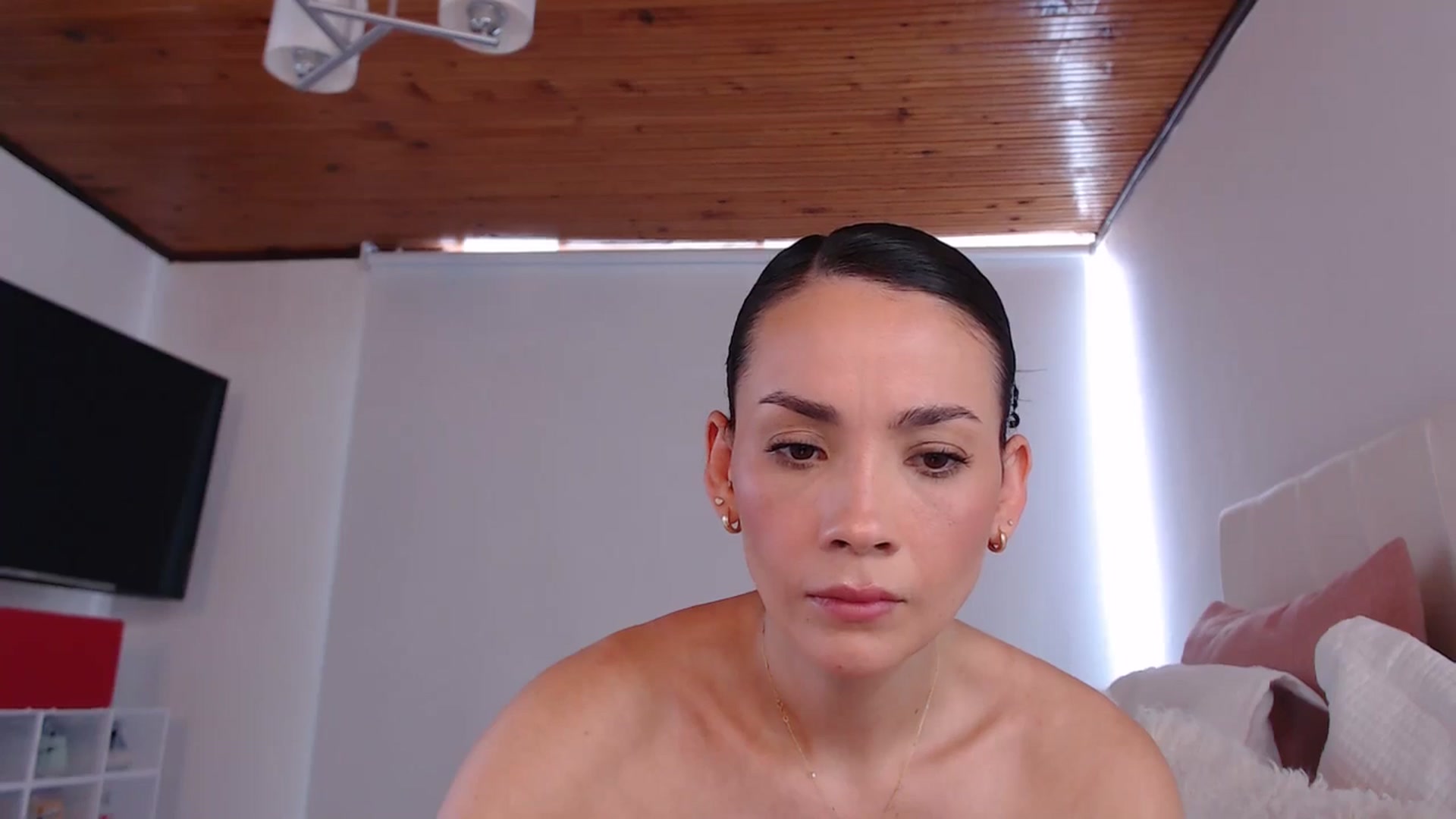 Gallery image thumbnail from AmyLi's myfreecams stream on, 08/21/2024, 17:17 image 18 of 20