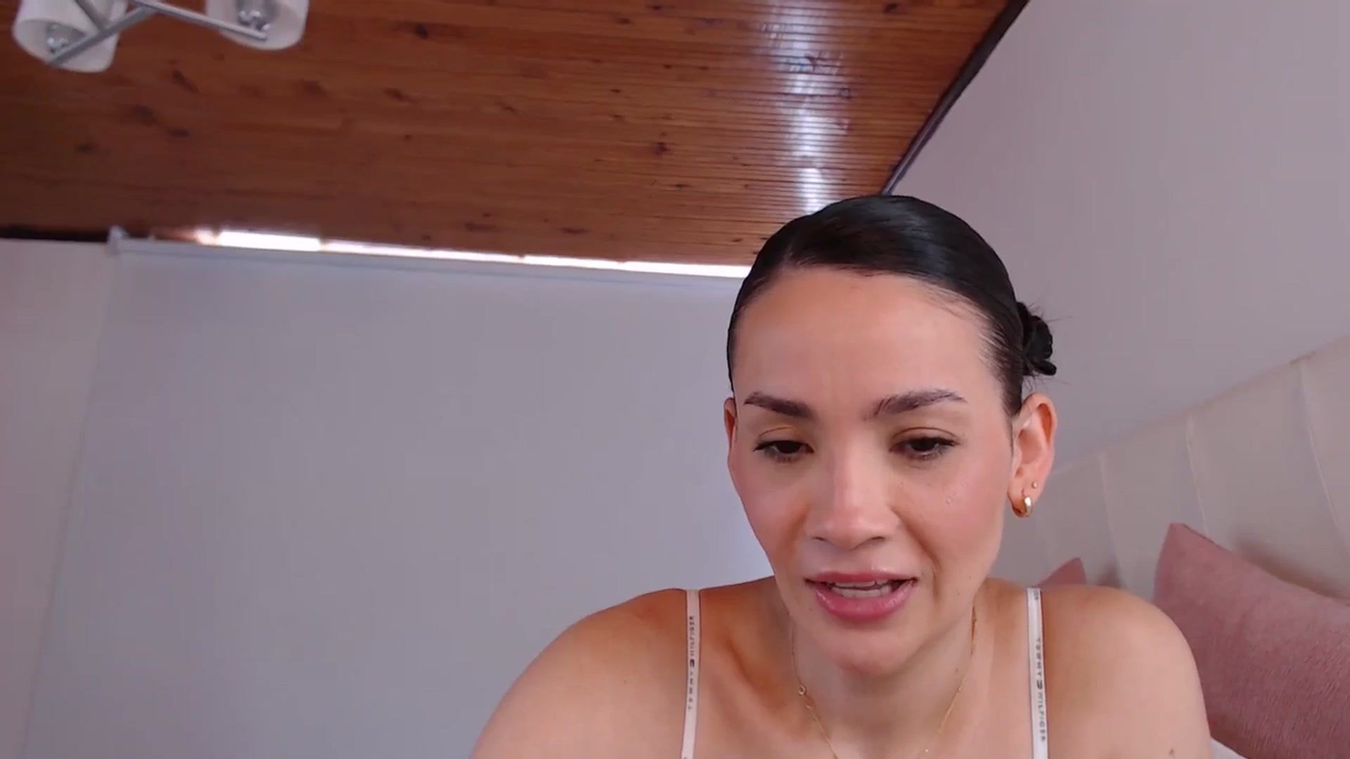 Gallery image thumbnail from AmyLi's myfreecams stream on, 08/21/2024, 17:17 image 15 of 20