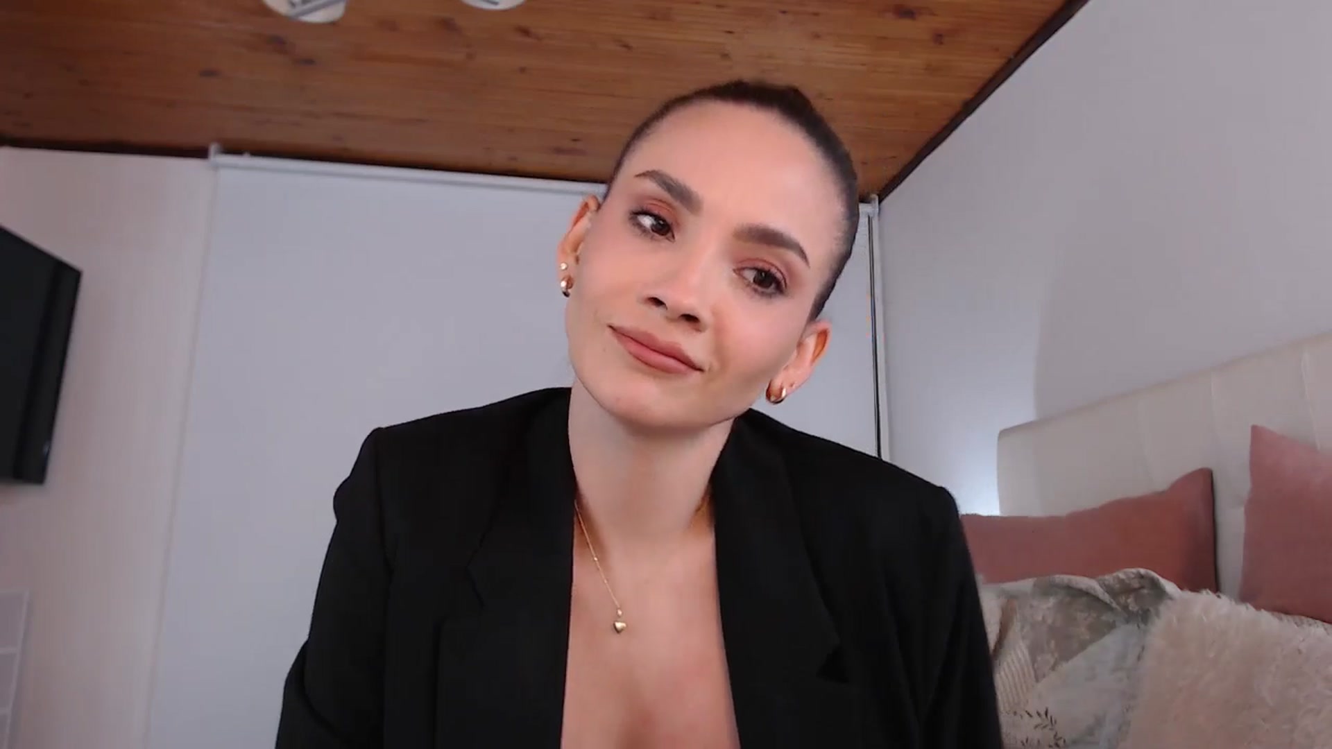 Gallery image thumbnail from AmyLi's myfreecams stream on, 10/11/2024, 06:57 image 14 of 20