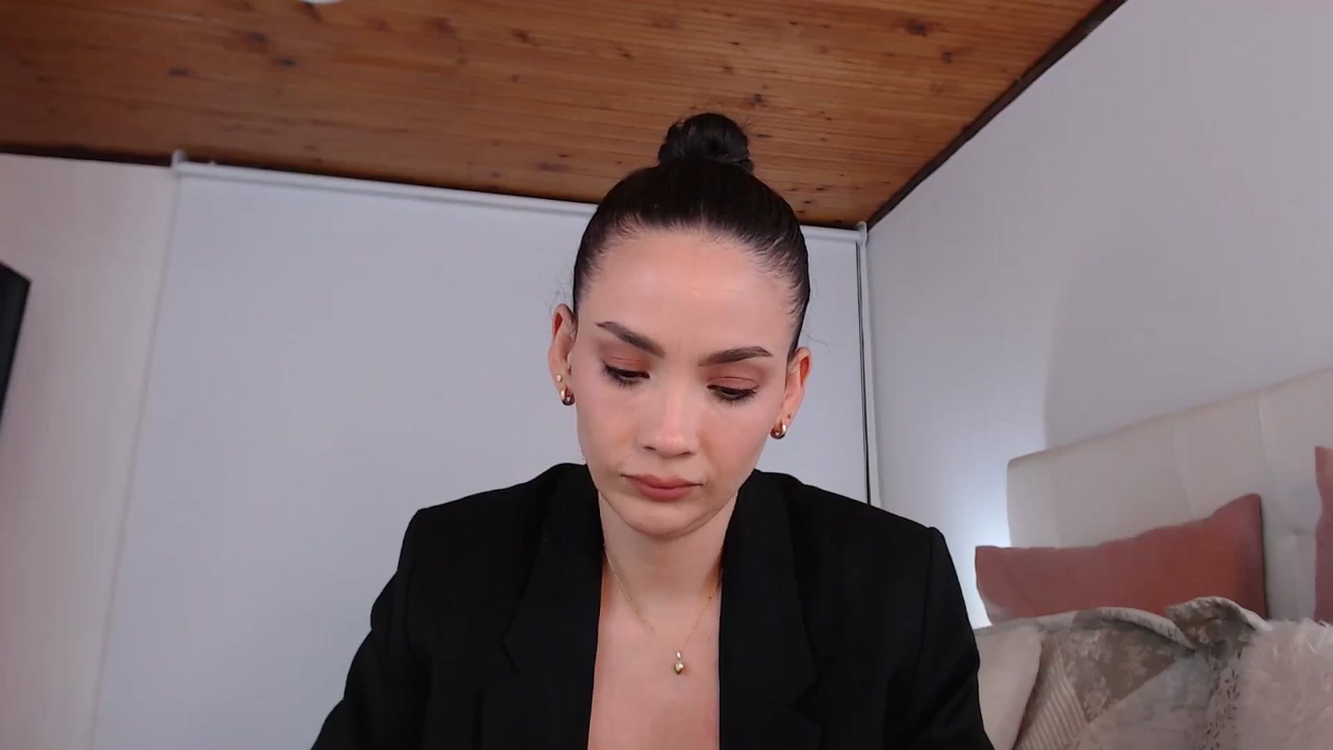 Gallery image thumbnail from AmyLi's myfreecams stream on, 10/11/2024, 06:57 image 13 of 20