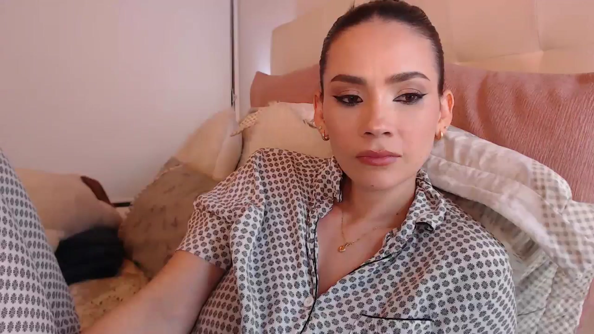 Gallery image thumbnail from AmyLi's myfreecams stream on, 10/16/2024, 05:17 image 11 of 20