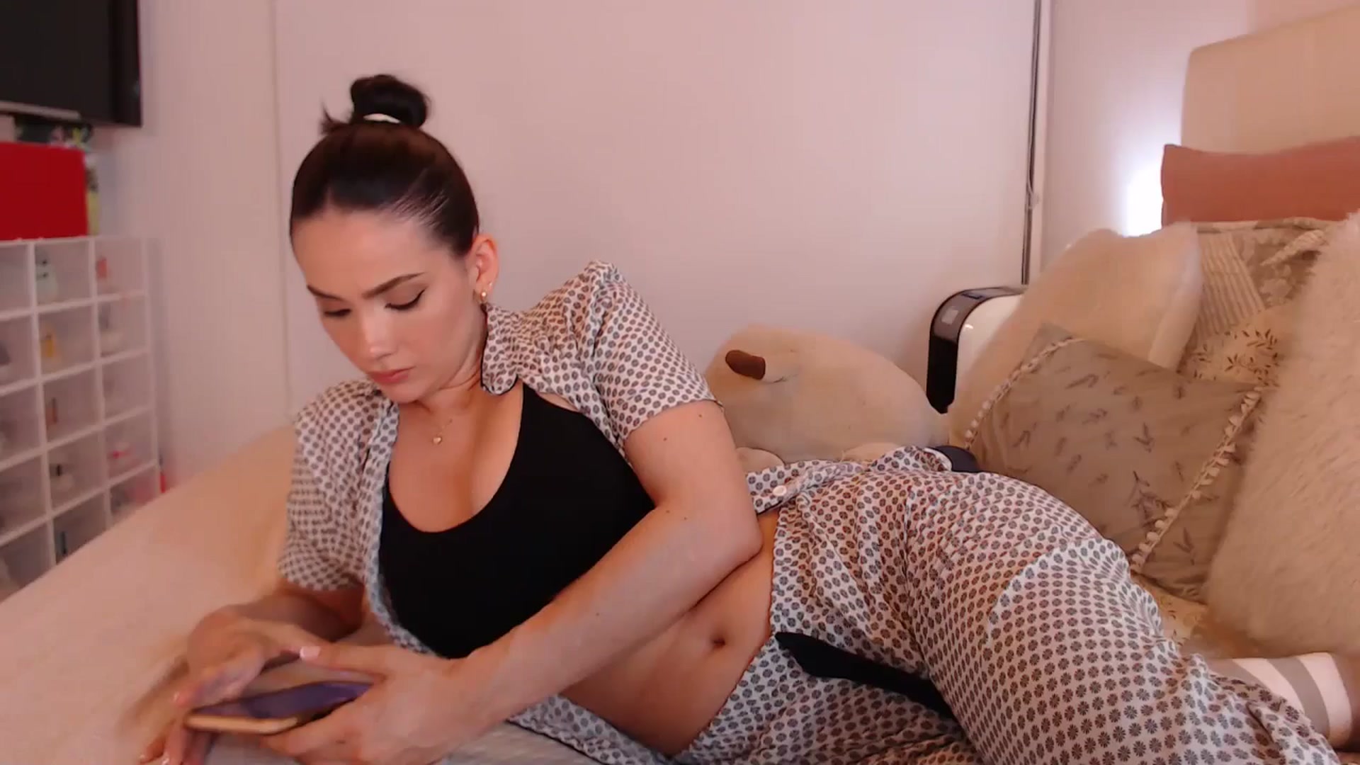 Gallery image thumbnail from AmyLi's myfreecams stream on, 10/16/2024, 05:17 image 20 of 20