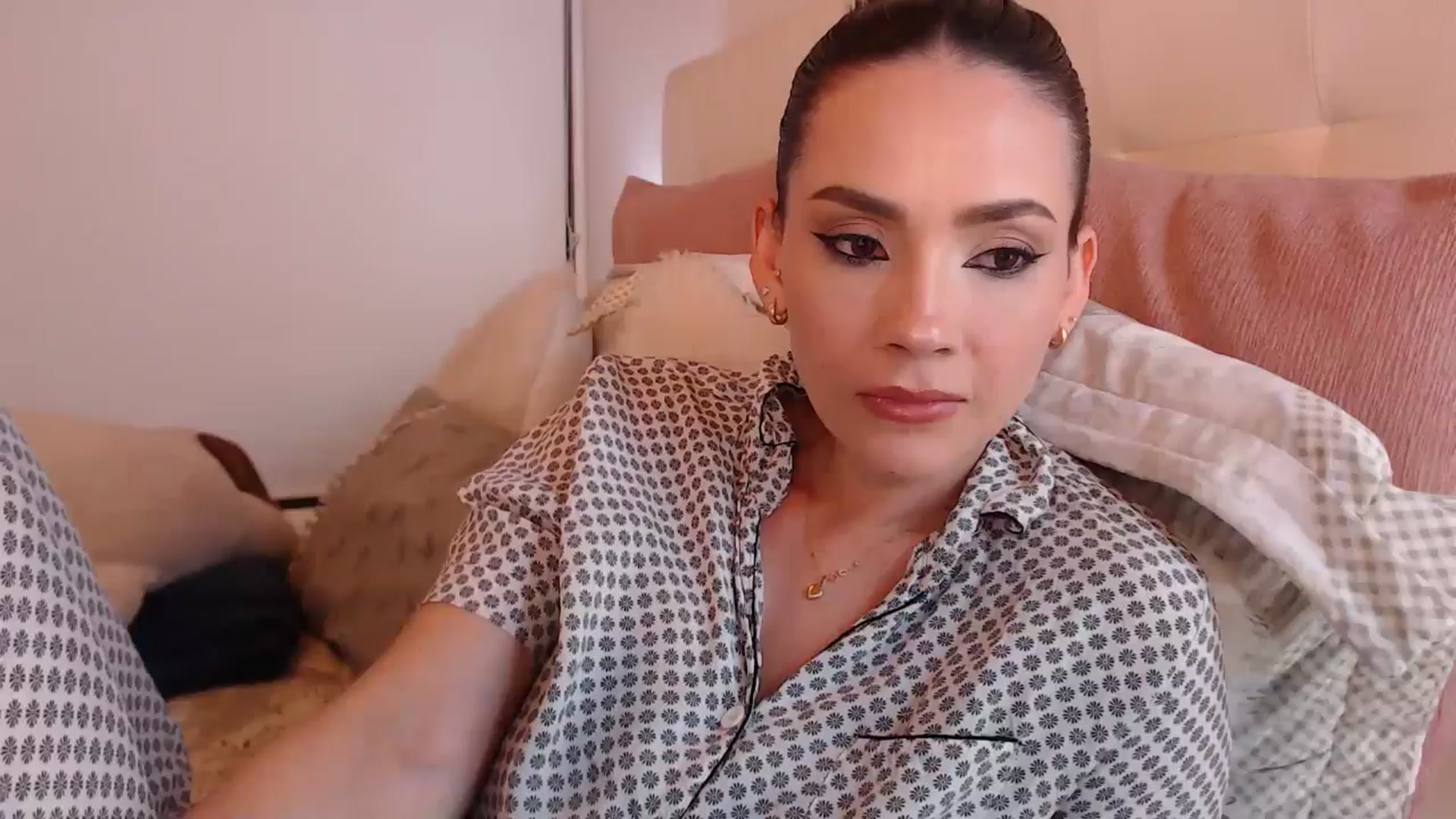 Gallery image thumbnail from AmyLi's myfreecams stream on, 10/16/2024, 05:17 image 7 of 20