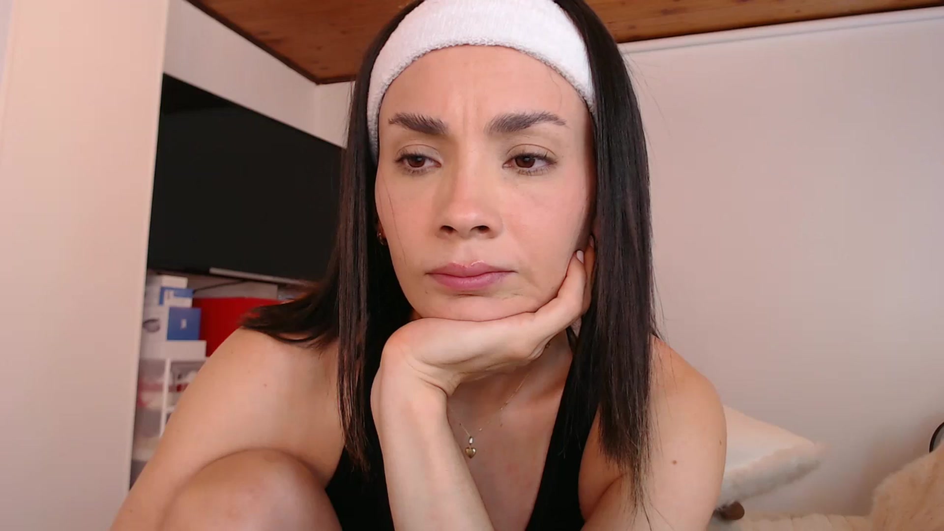 Gallery image thumbnail from AmyLi's myfreecams stream on, 10/26/2024, 06:14 image 4 of 20
