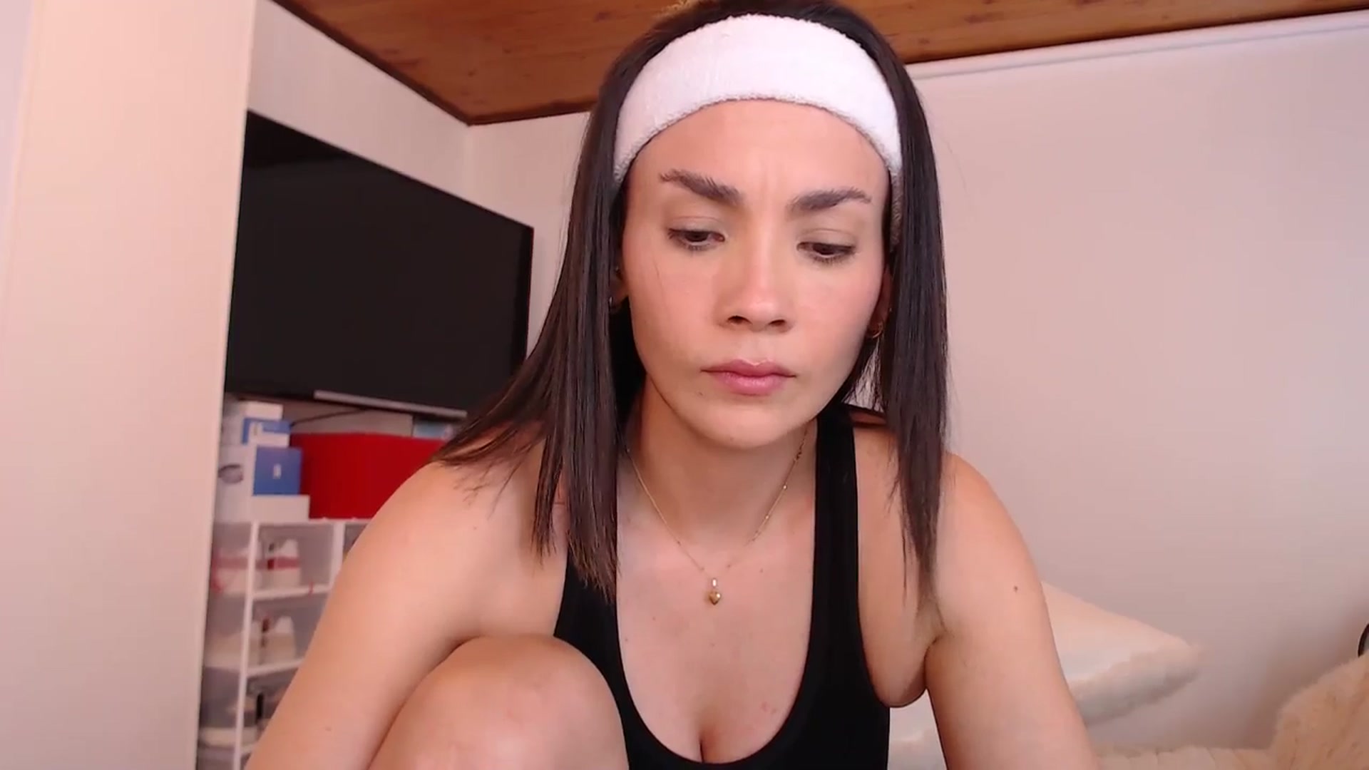 Gallery image thumbnail from AmyLi's myfreecams stream on, 10/26/2024, 06:14 image 2 of 20