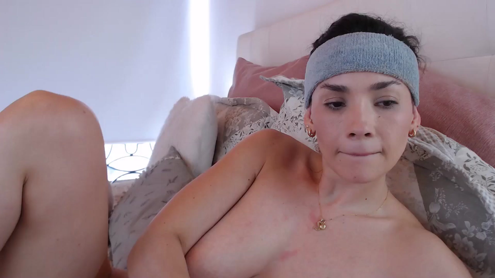 Gallery image thumbnail from AmyLi's myfreecams stream on, 10/29/2024, 18:57 image 18 of 20