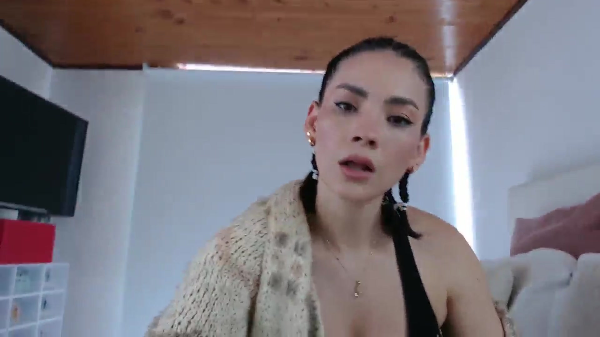 Gallery image thumbnail from AmyLi's myfreecams stream on, 11/13/2024, 17:13 image 7 of 20